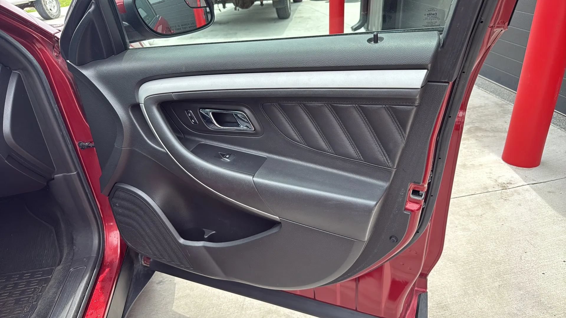 Used 2017 Ford Taurus SEL FWD image 22