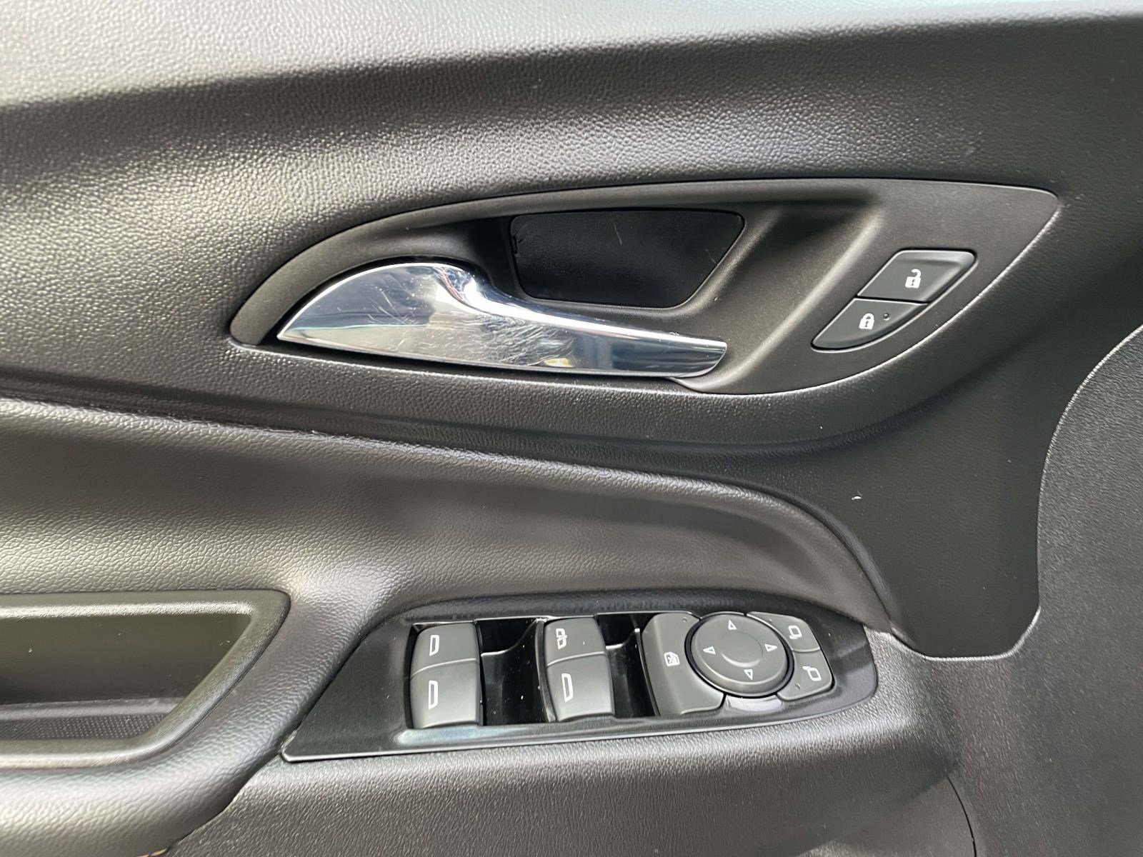 Used 2023 Chevrolet Equinox Premier image 19