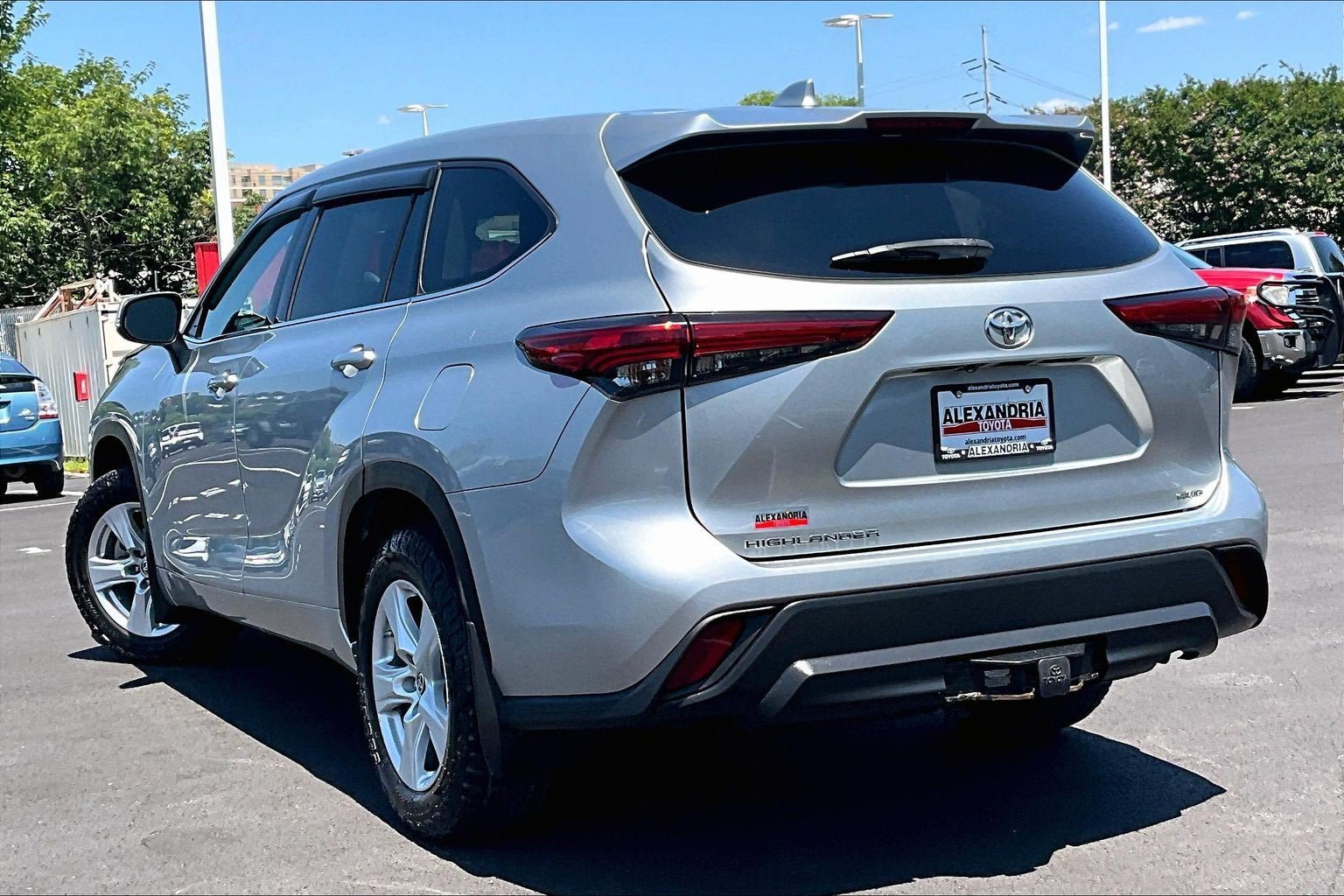 Used 2021 Toyota Highlander L AWD/4WD image 10