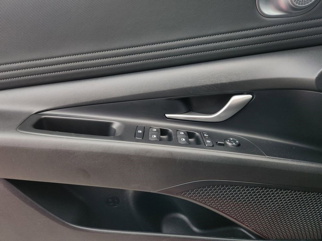 Used 2024 Hyundai Elantra Limited image 23