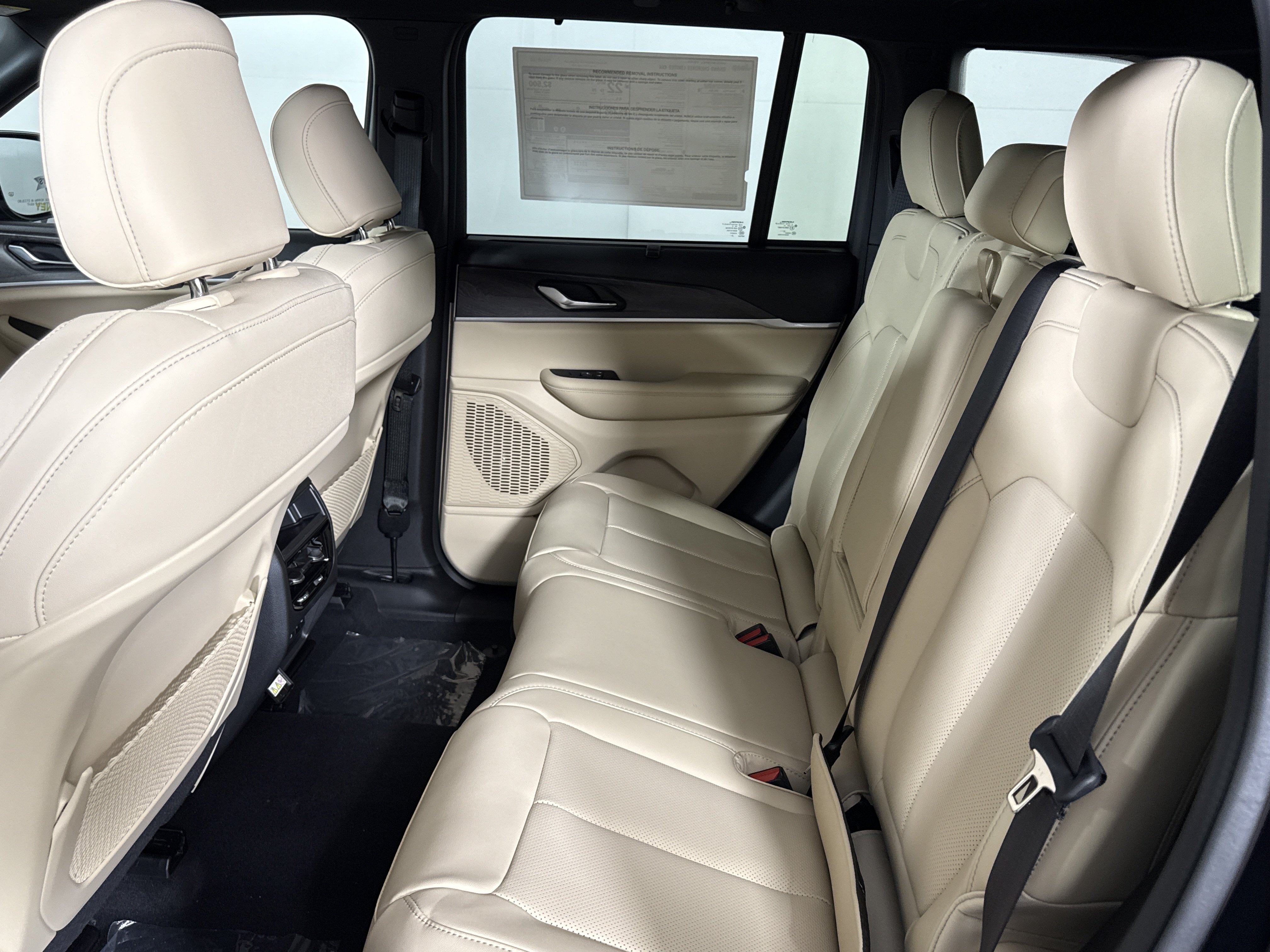 New 2025 Jeep Grand Cherokee Limited w/ Luxury Tech Group II AWD/4WD image 14
