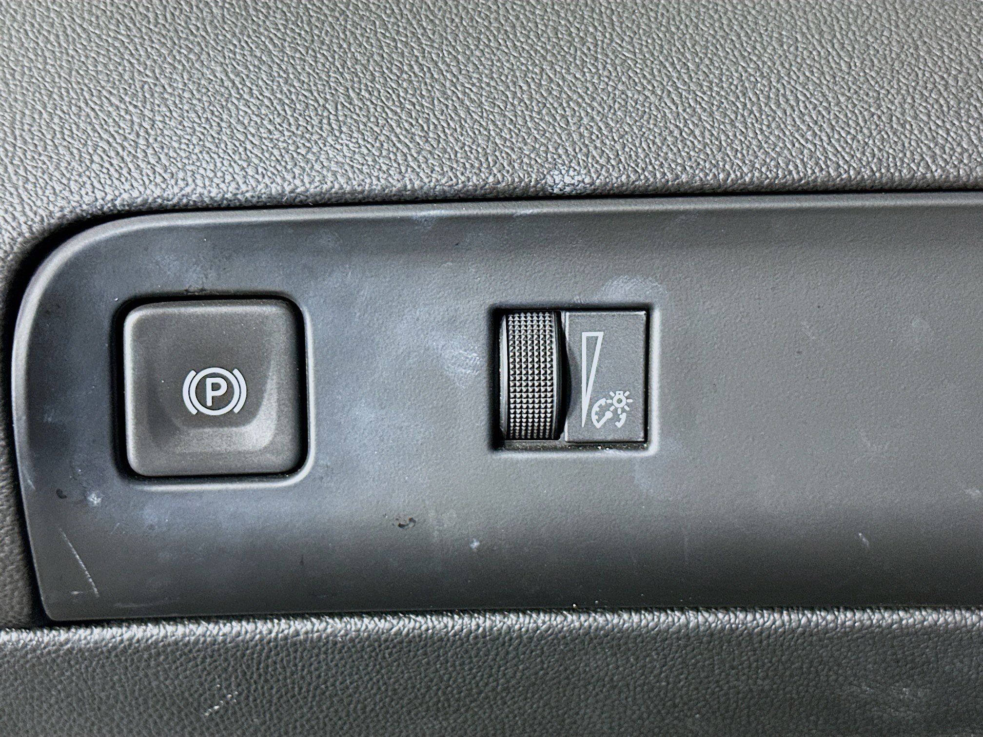 Used 2023 Buick Enclave Essence w/ LPO, Cargo Package image 17