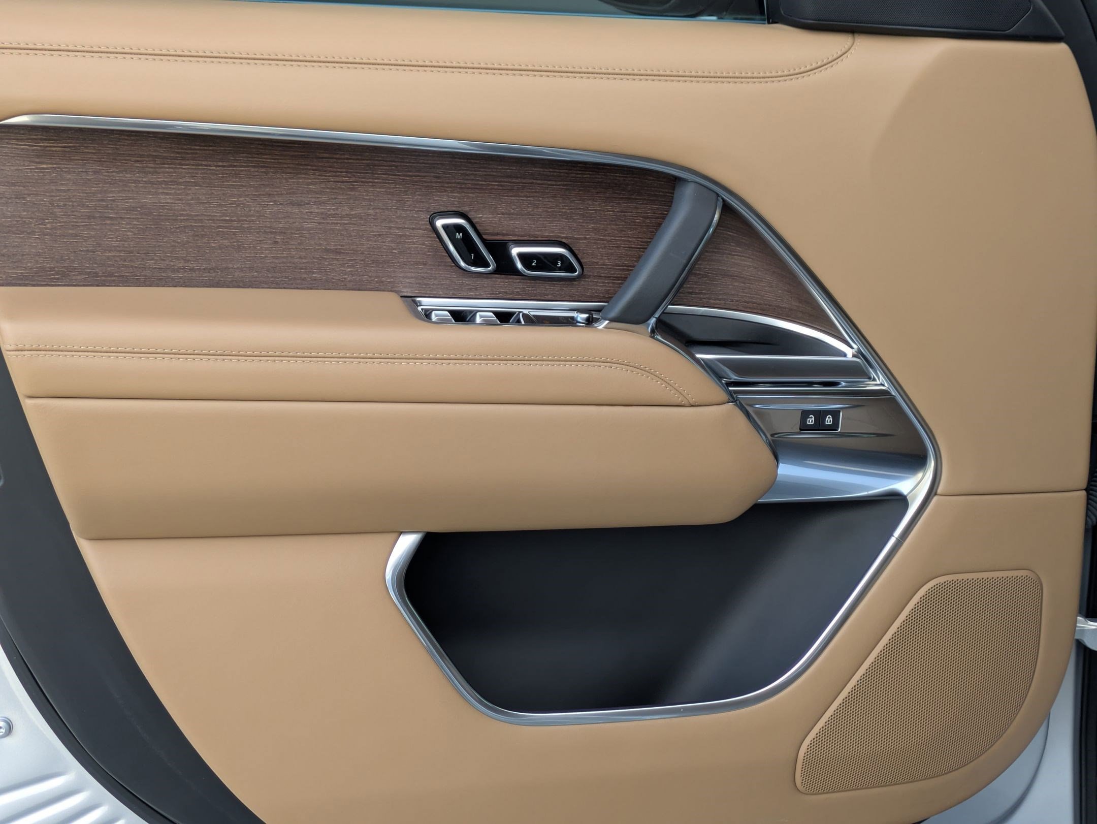 Certified 2023 Land Rover Range Rover SE image 12