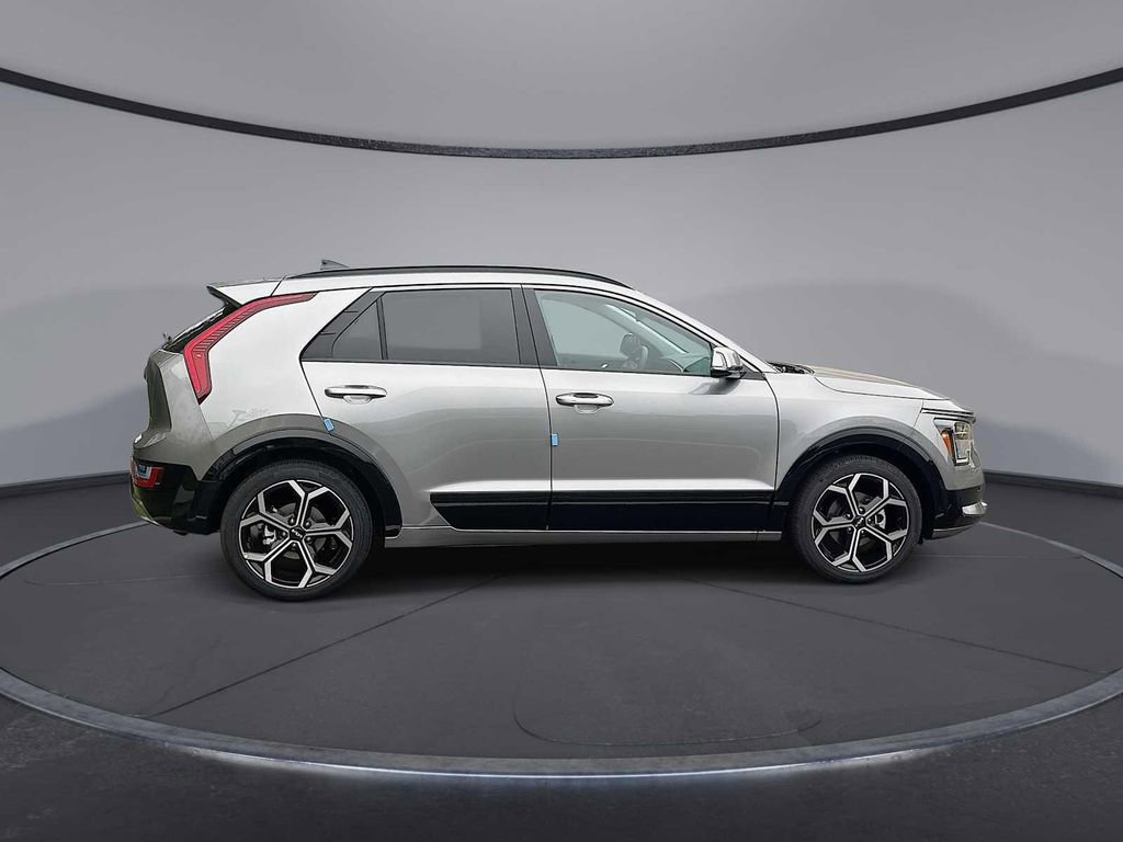 New 2025 Kia Niro SX Touring image 9