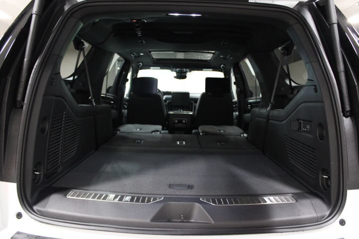 New 2026 GMC Yukon XL AT4 w/ AT4 Premium Plus Package AWD/4WD image 17