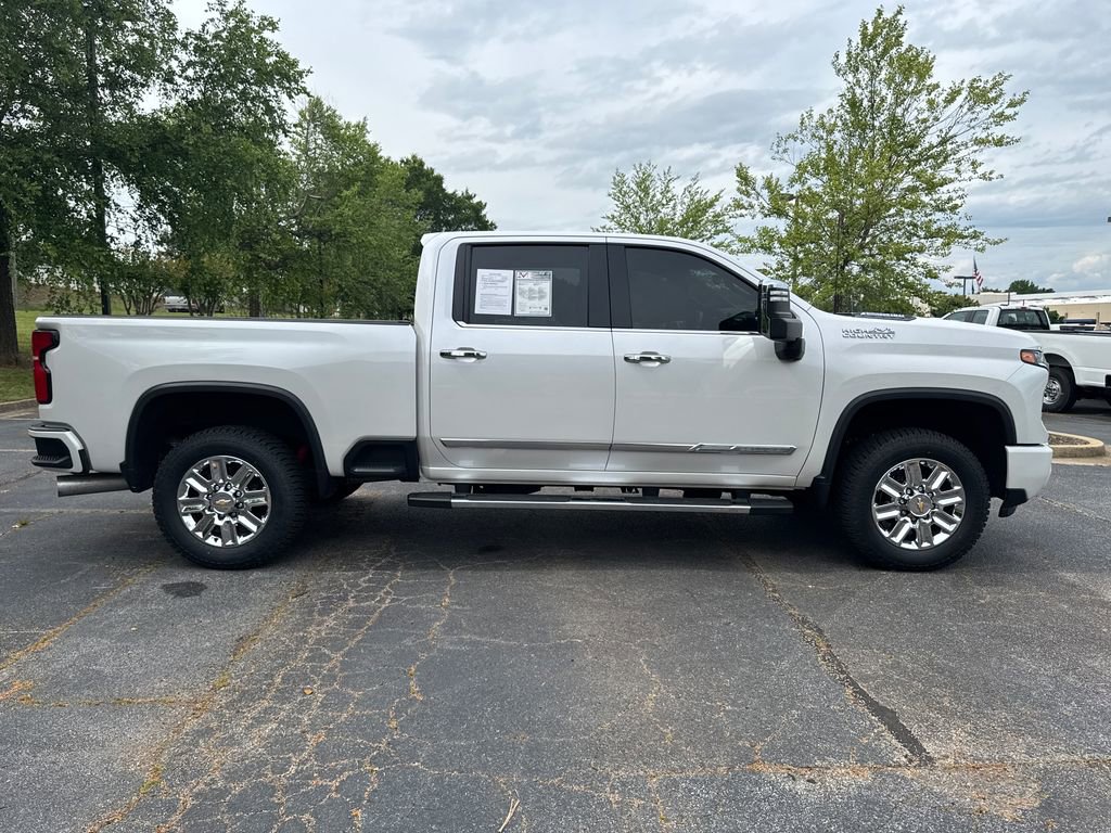 Used 2024 Chevrolet Silverado 2500 High Country w/ High Country Premium Package AWD/4WD image 4