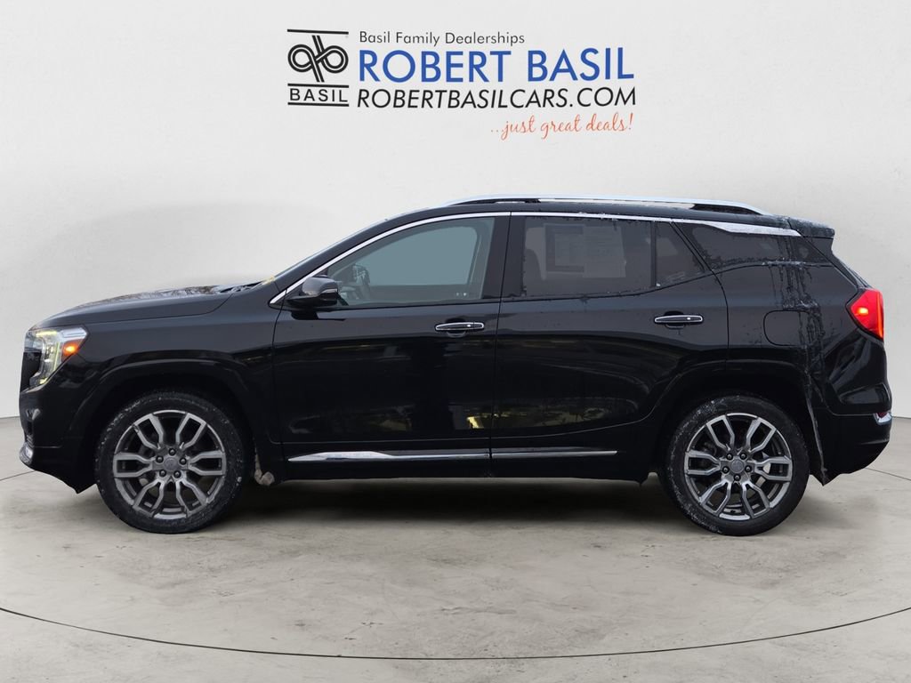 Used 2023 GMC Terrain Denali w/ Denali Premium Package image 2