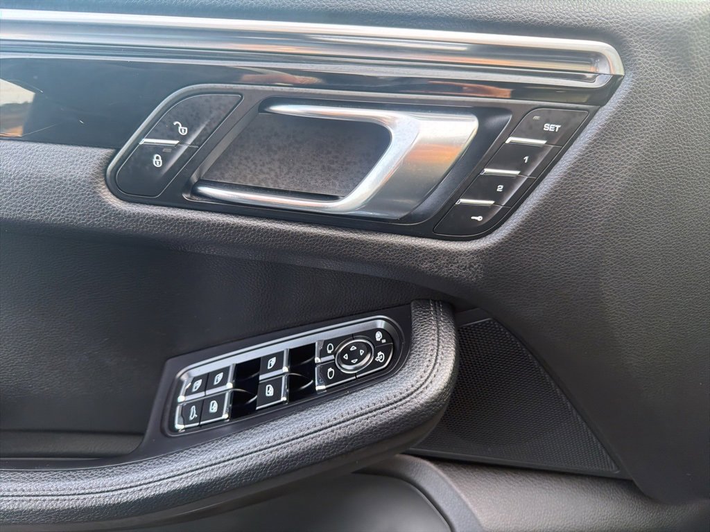 Used 2018 Porsche Macan image 12
