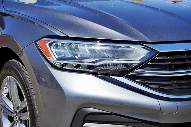 Used 2024 Volkswagen Jetta SE FWD image 11