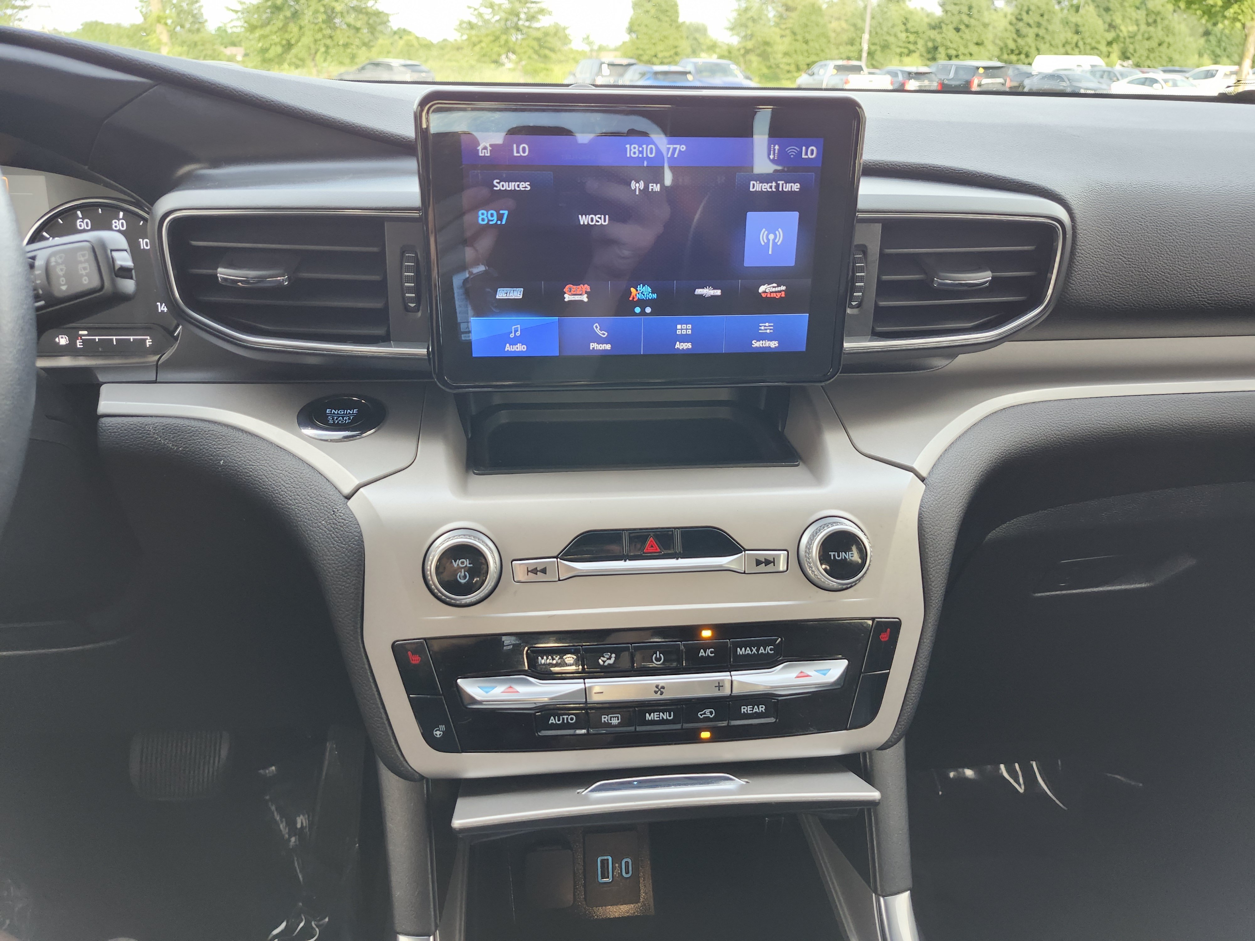 Used 2024 Ford Explorer XLT w/ Equipment Group 202A RWD image 29