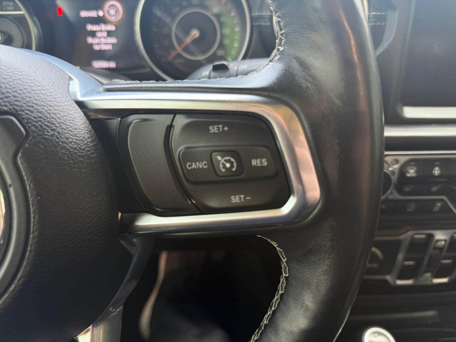 Used 2019 Jeep Wrangler Unlimited Sahara w/ Uconnect 4C Nav & Sound Group image 18