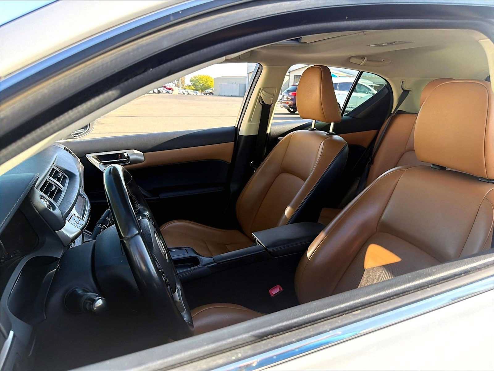 Used 2015 Lexus CT 200h FWD image 27