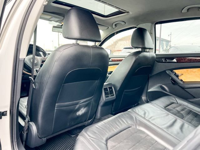 Used 2013 Volkswagen Passat 3.6 SEL Premium image 9