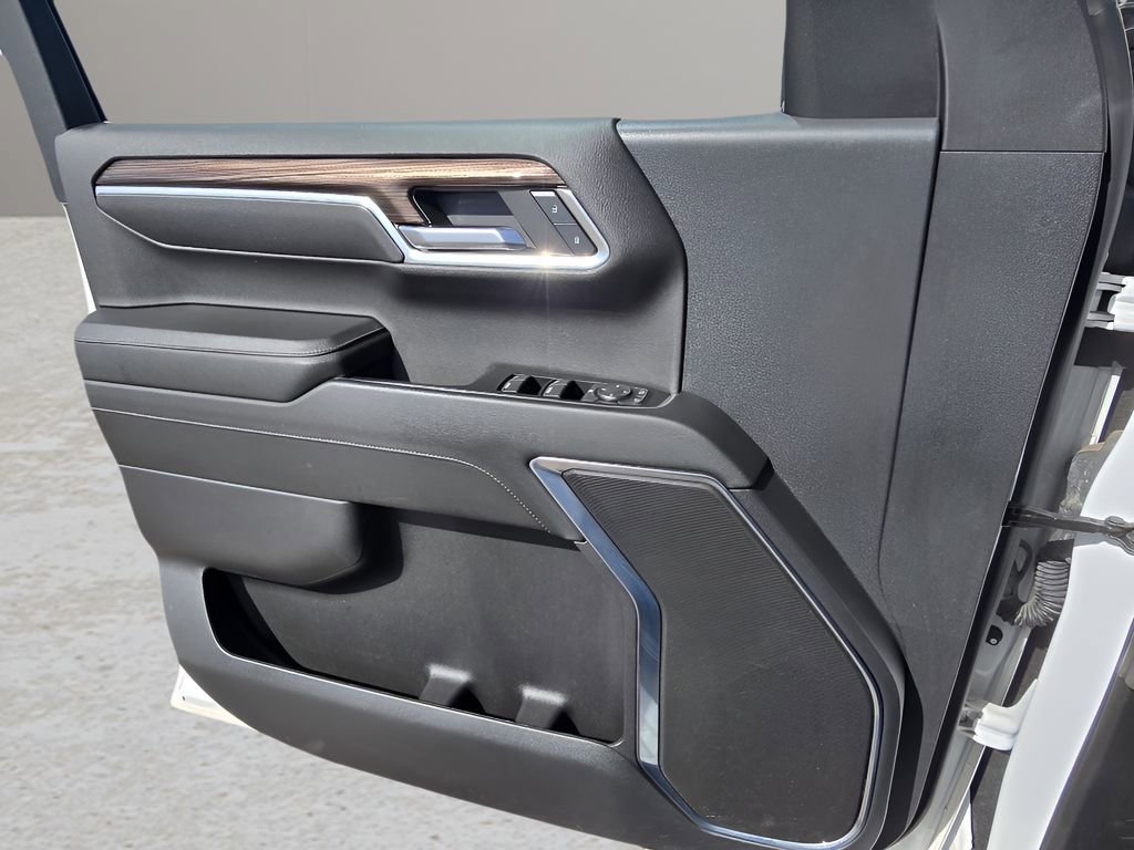 Used 2023 Chevrolet Silverado 1500 LT w/ Z71 Off-Road Package image 18