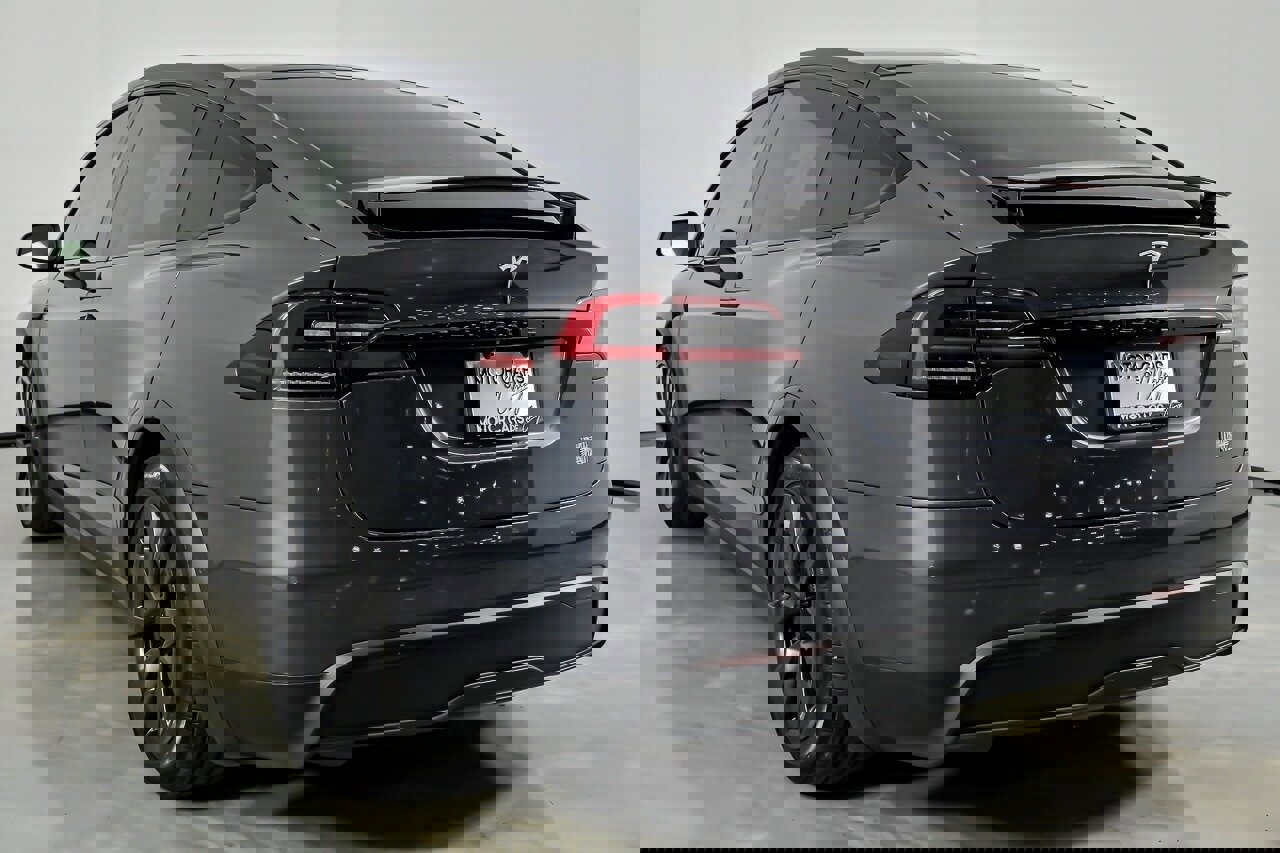 Used 2022 Tesla Model X Plaid image 9