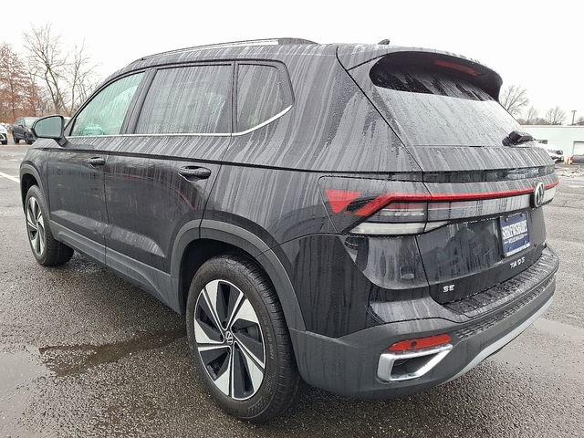 New 2026 Volkswagen Taos SE image 3