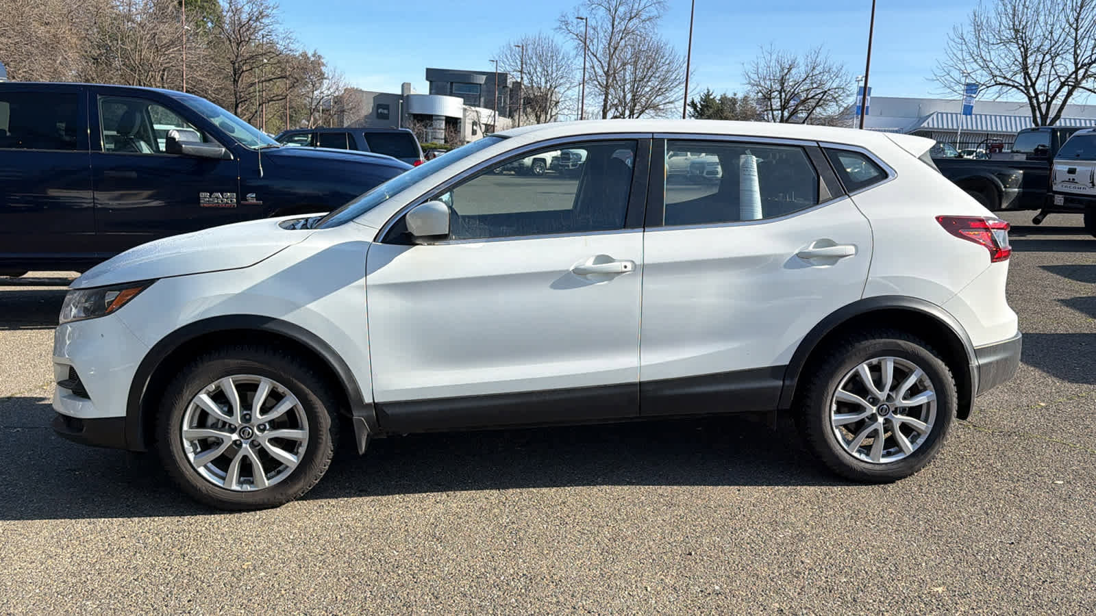 Used 2022 Nissan Rogue Sport S image 8