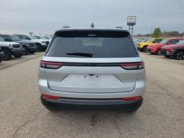 New 2026 Jeep Grand Cherokee Altitude RWD image 24