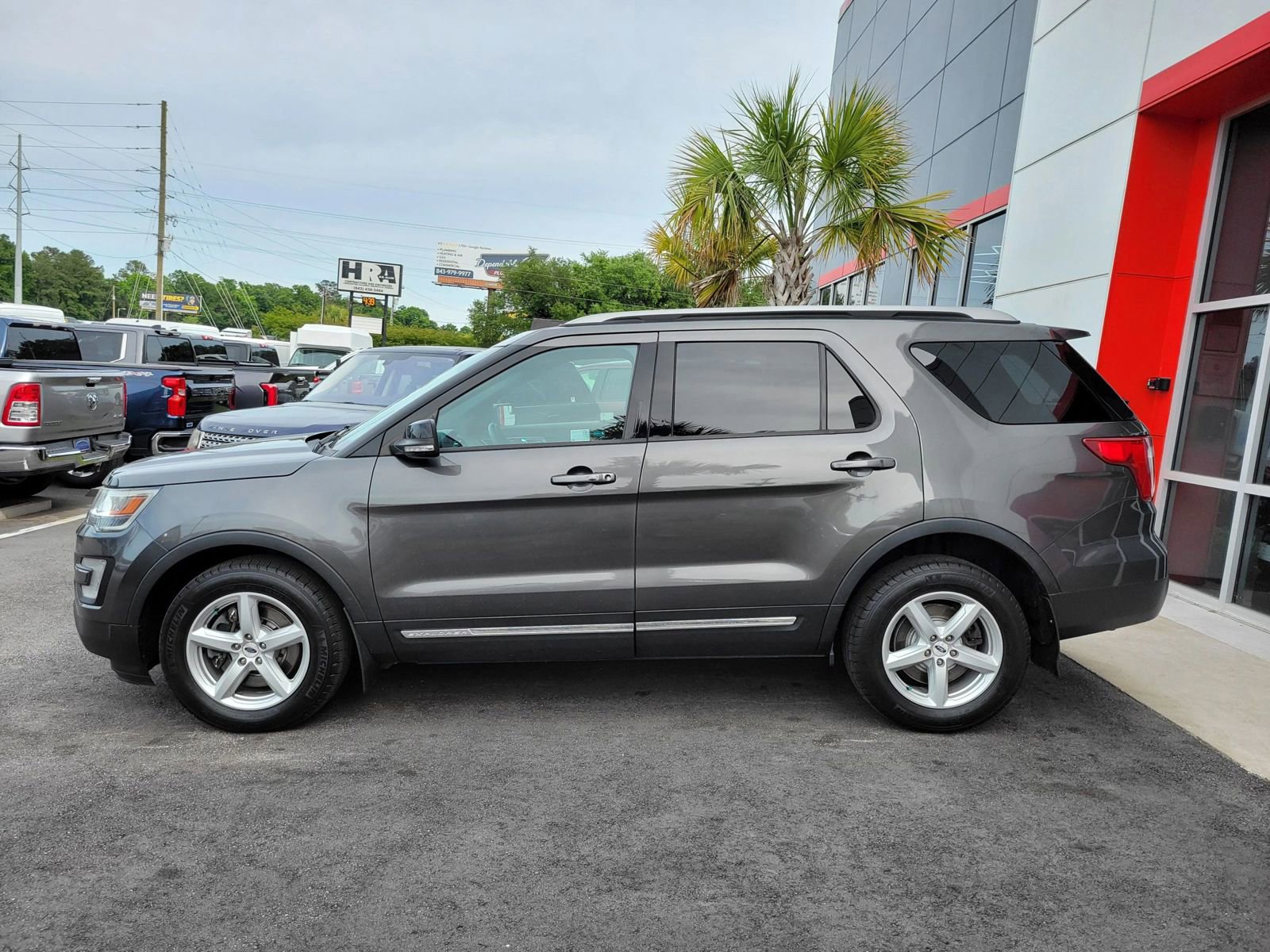 Used 2016 Ford Explorer XLT AWD/4WD image 8