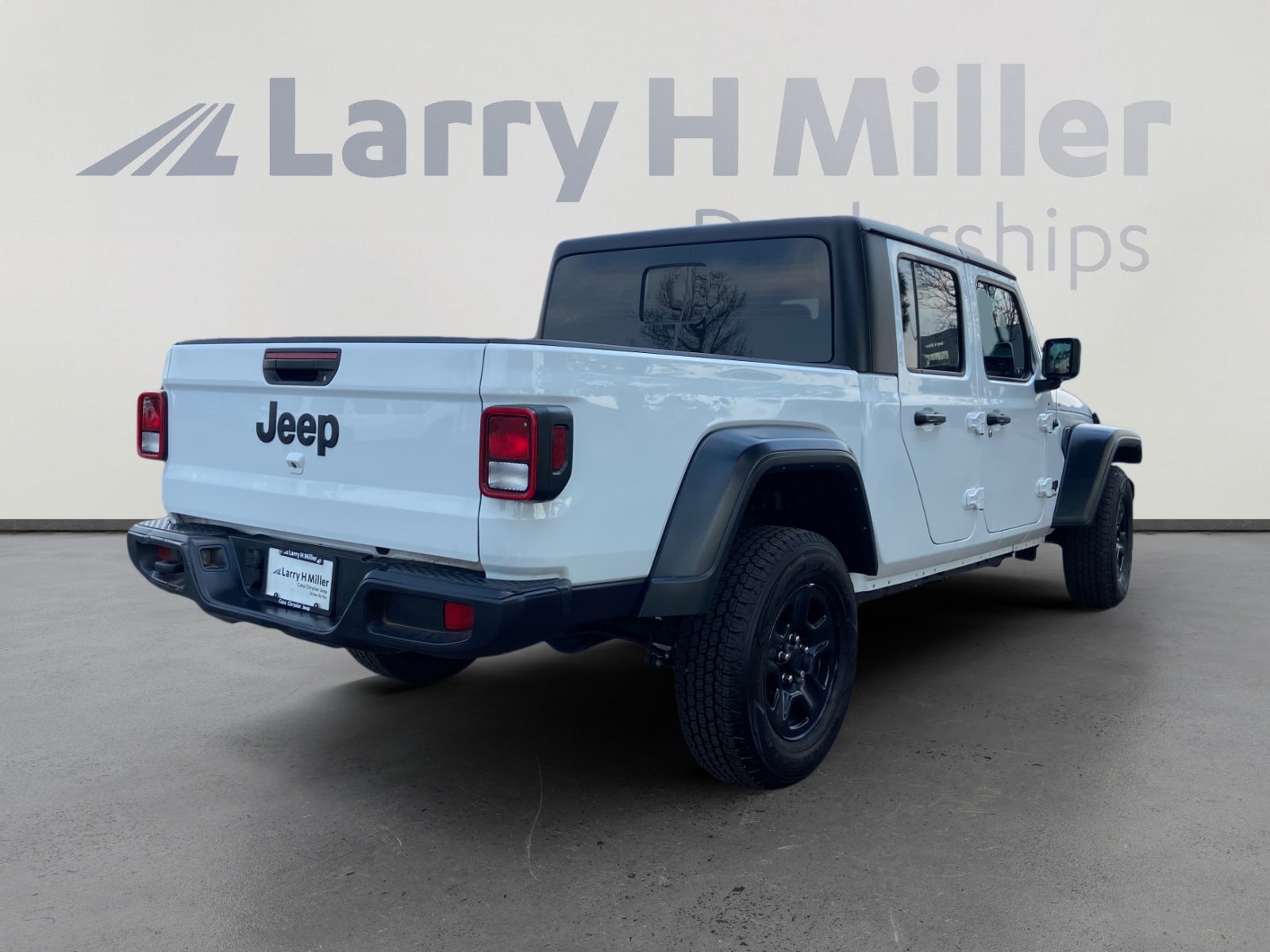 Used 2023 Jeep Gladiator Sport image 5