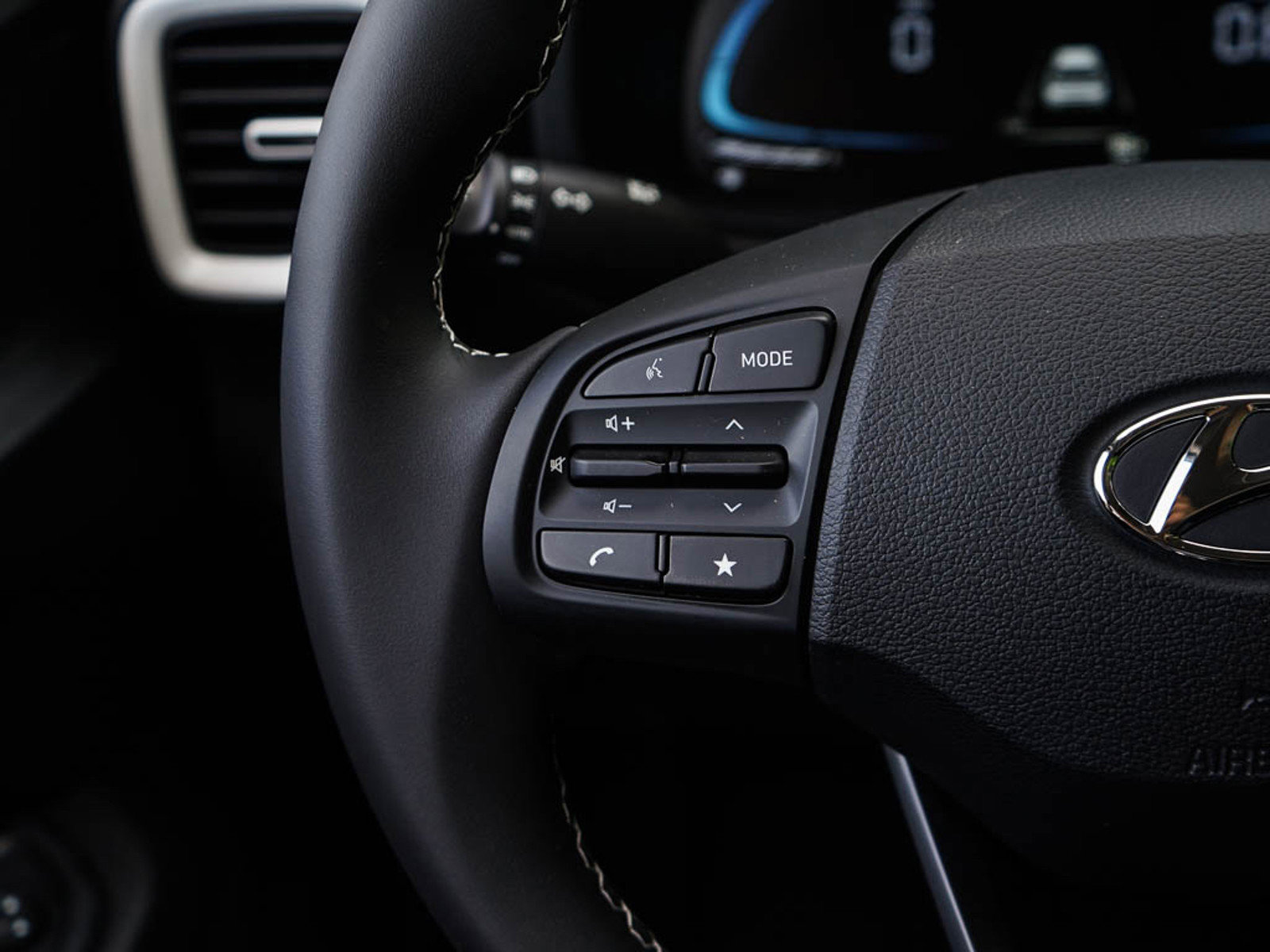 New 2025 Hyundai Venue Limited image 19