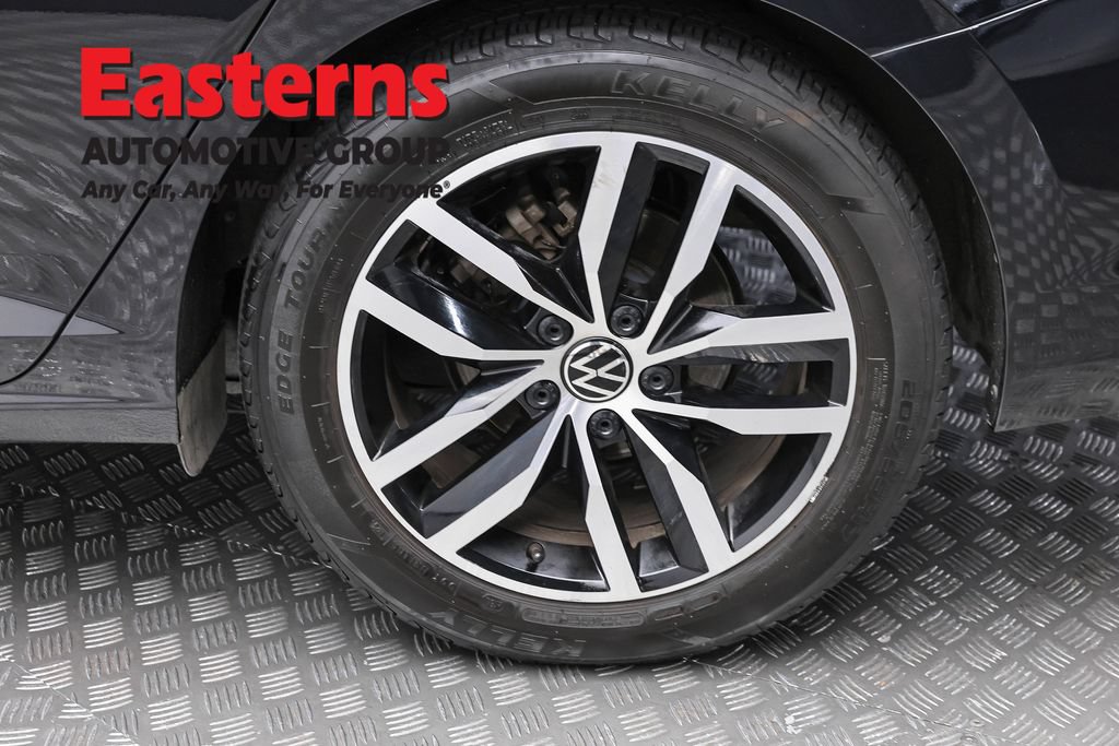 Used 2025 Volkswagen Jetta SE FWD image 8