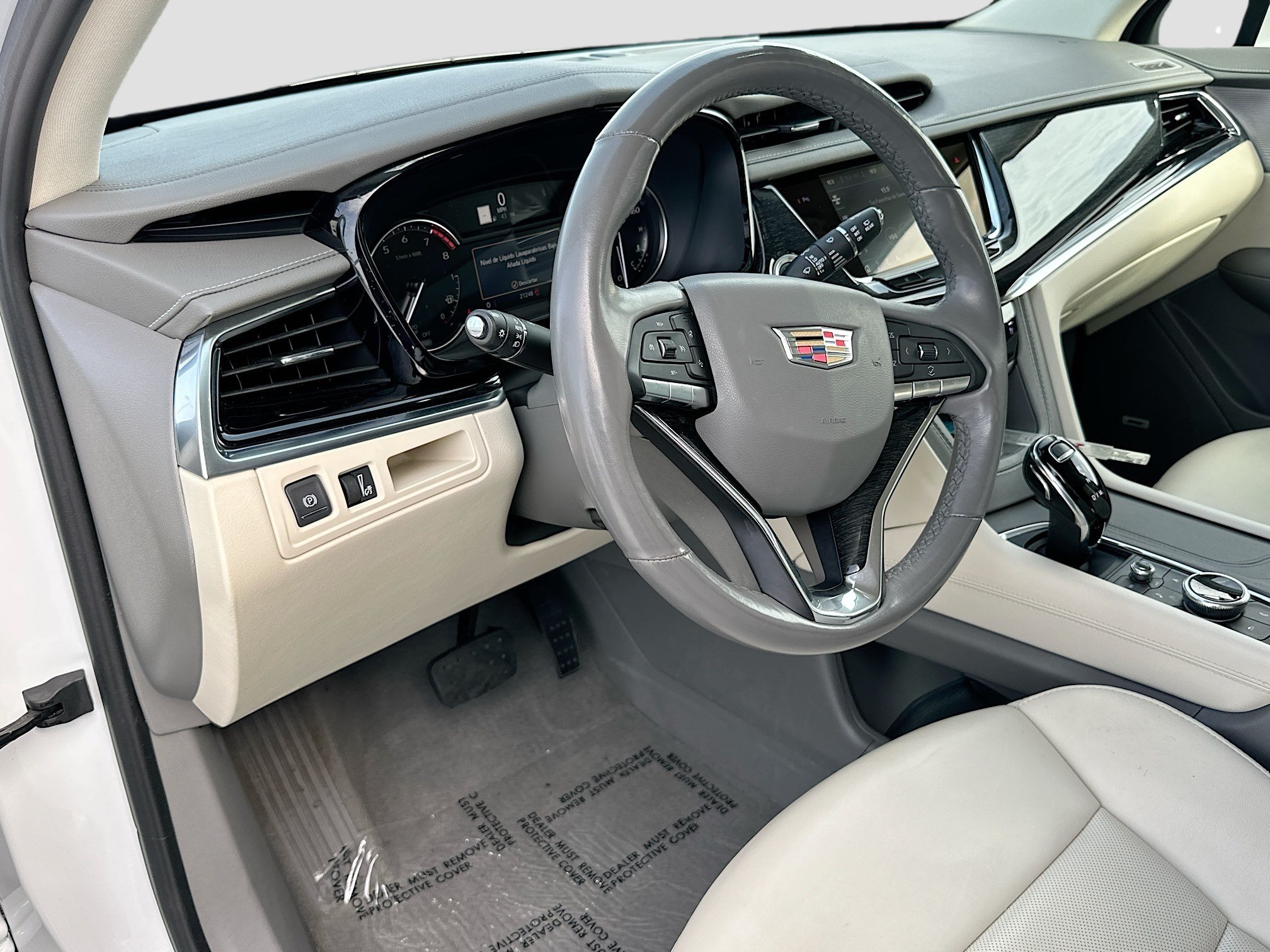 Used 2023 Cadillac XT6 Premium Luxury FWD image 9