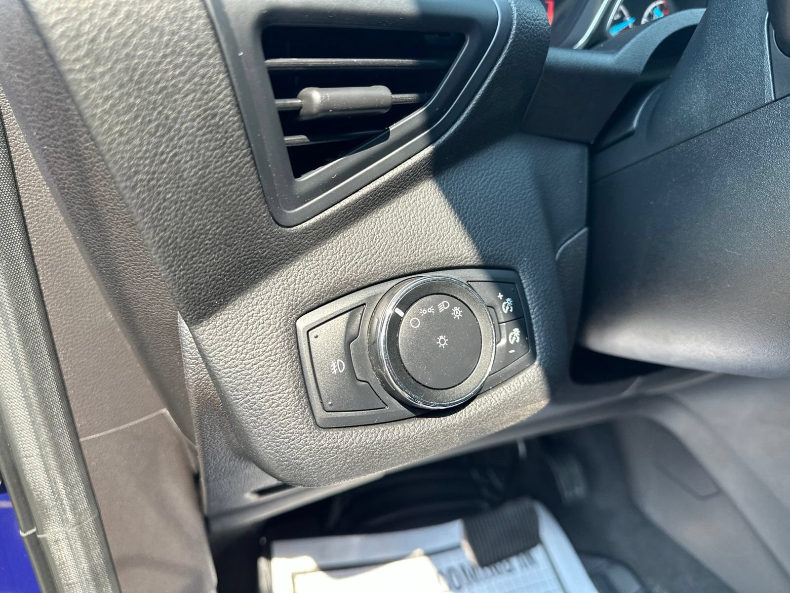Used 2015 Ford Escape SE FWD image 16