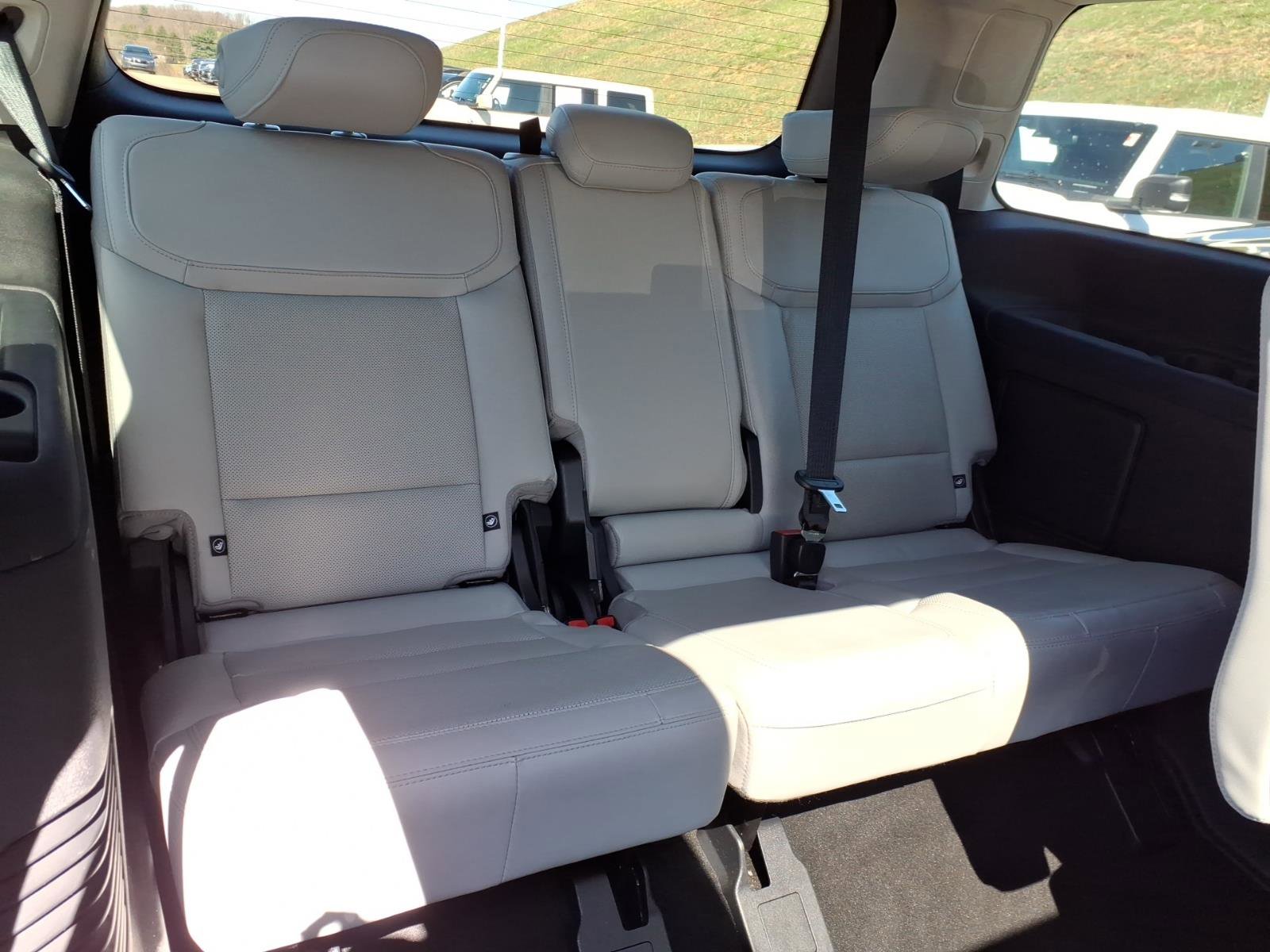 Certified 2025 Ford Expedition Platinum image 9