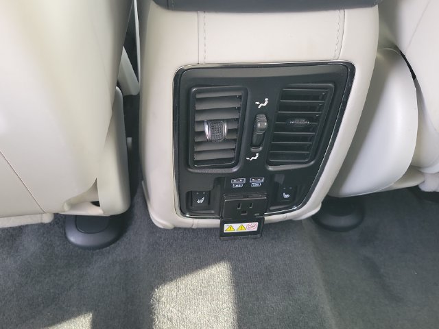Used 2018 Jeep Grand Cherokee Summit AWD/4WD image 32