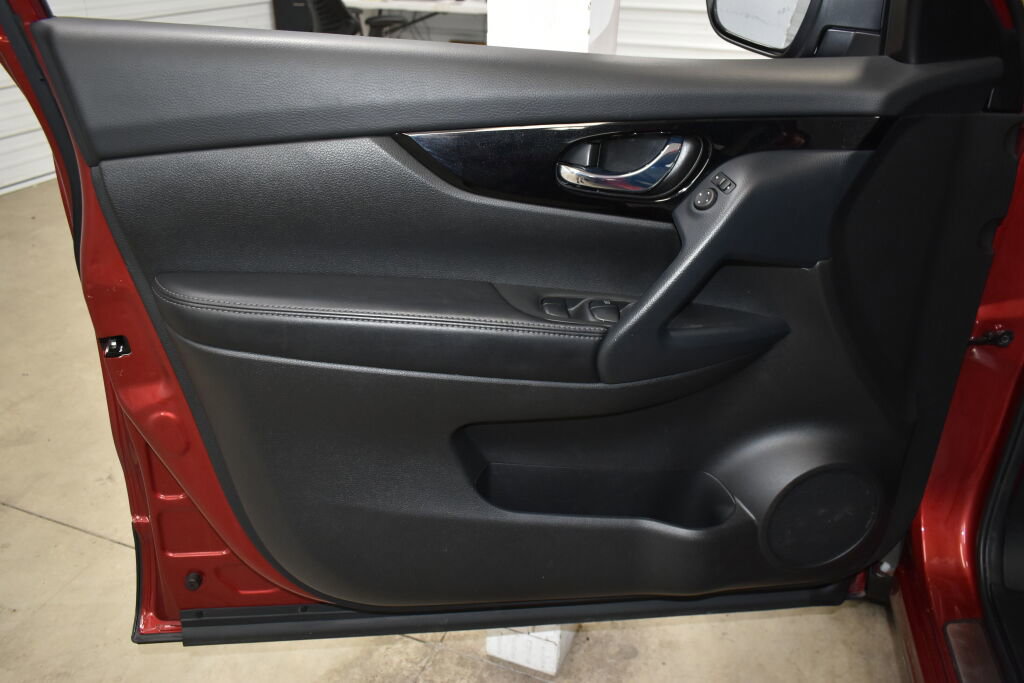 Used 2020 Nissan Rogue Sport SV w/ All-Weather Package image 4