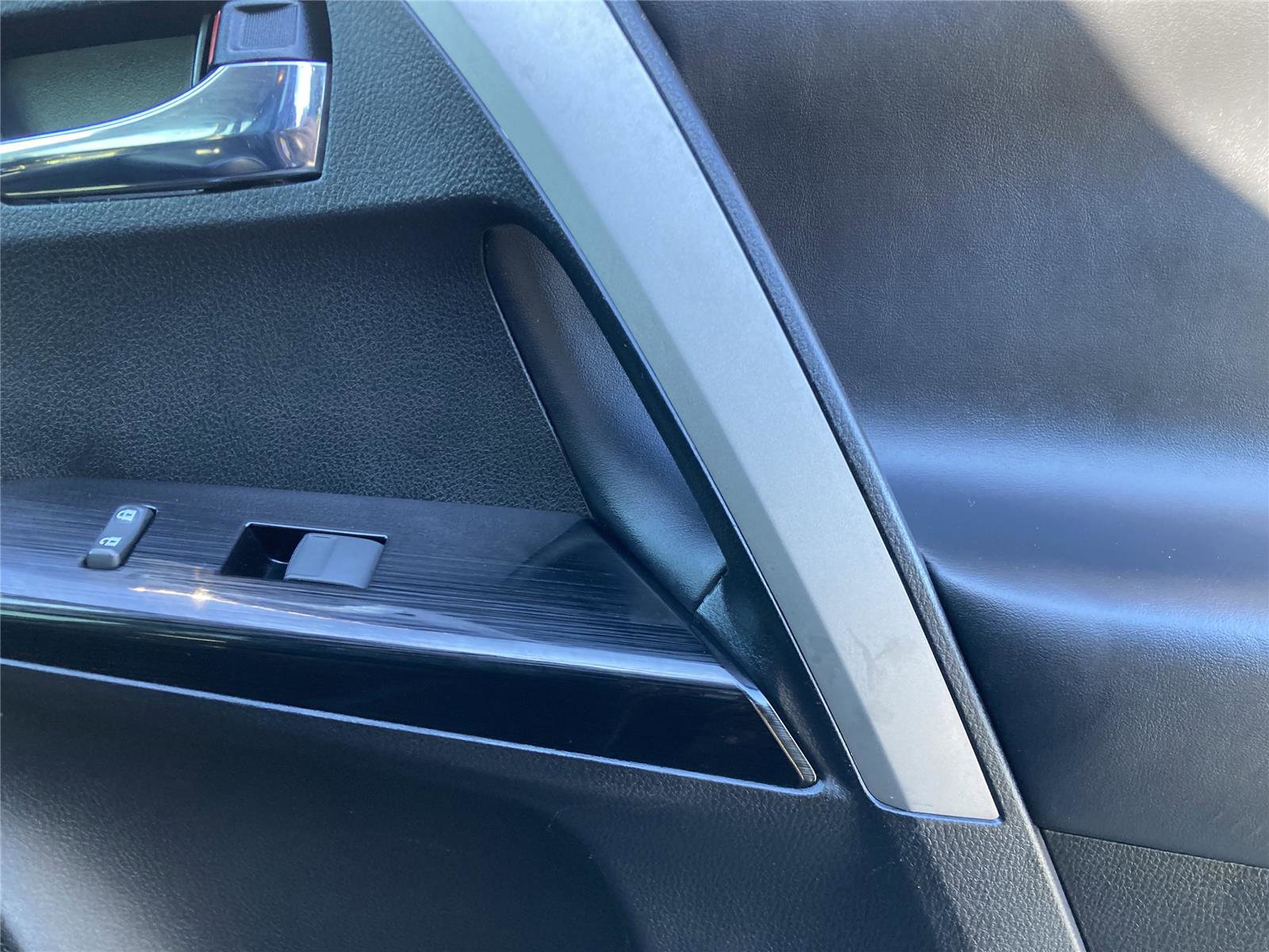 Used 2017 Toyota RAV4 Limited image 34