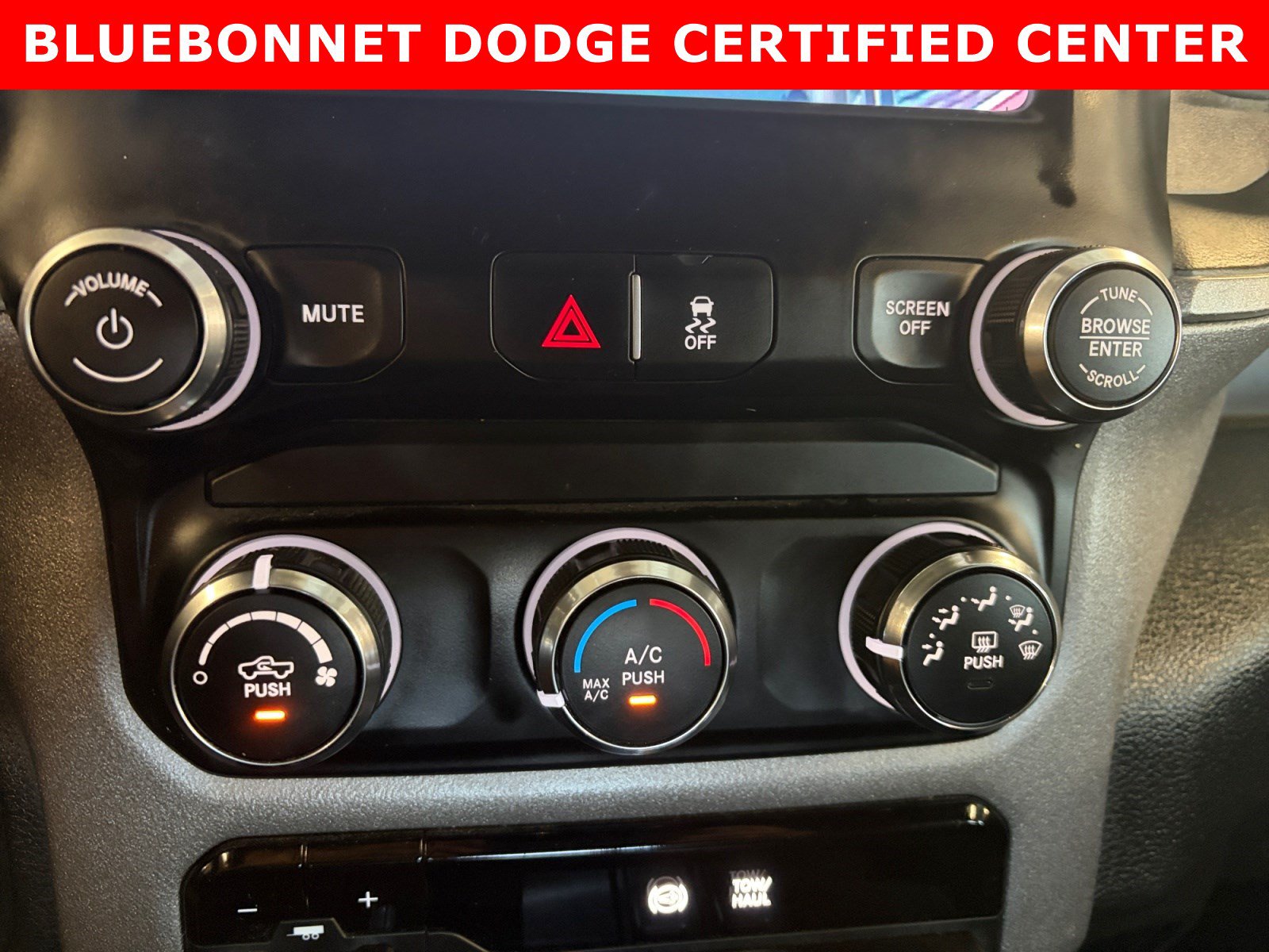 Used 2024 RAM 2500 Tradesman w/ Chrome Appearance Group AWD/4WD image 17