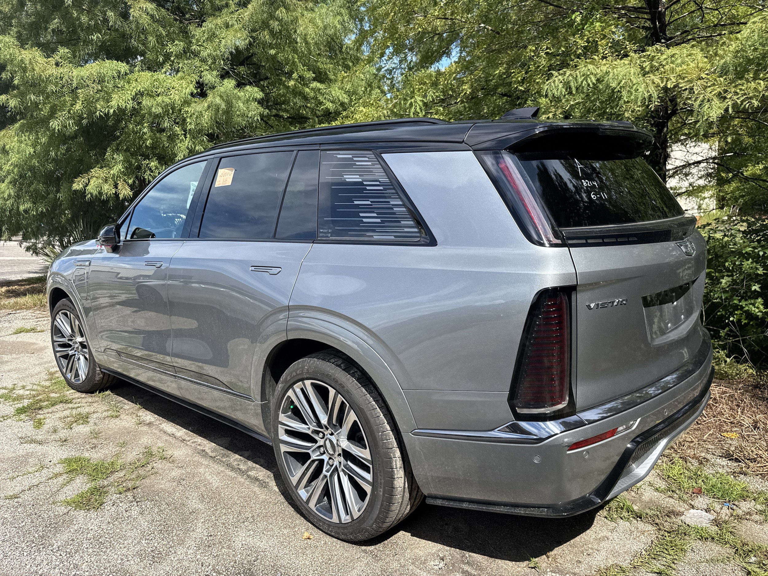Used 2026 Cadillac Vistiq Platinum w/ LPO, Floor Liner Package AWD/4WD image 2