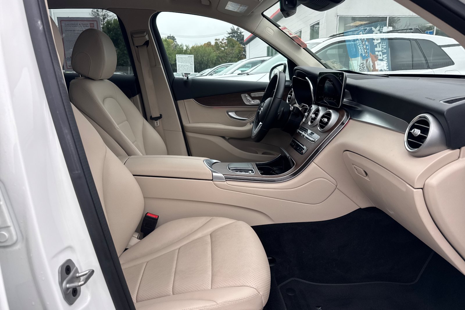 Used 2022 Mercedes-Benz GLC 300 4MATIC image 29