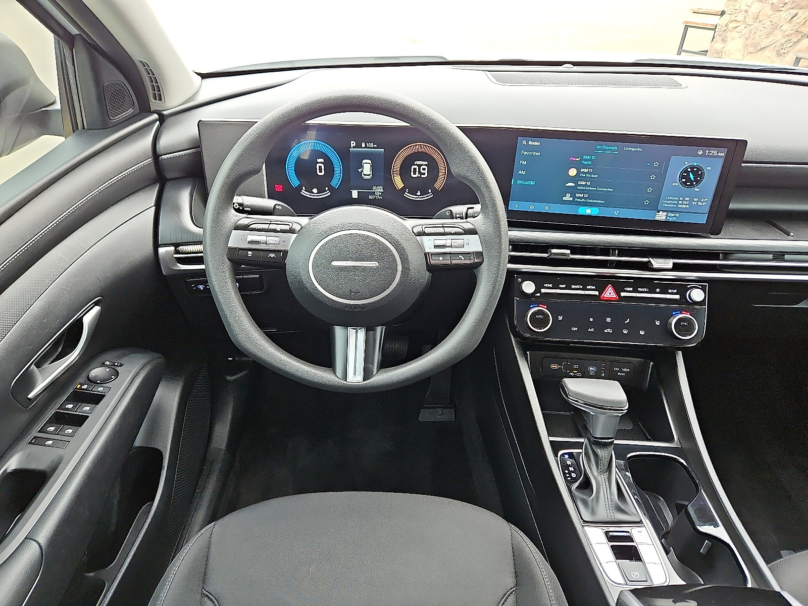 Used 2025 Hyundai Tucson SEL FWD image 8