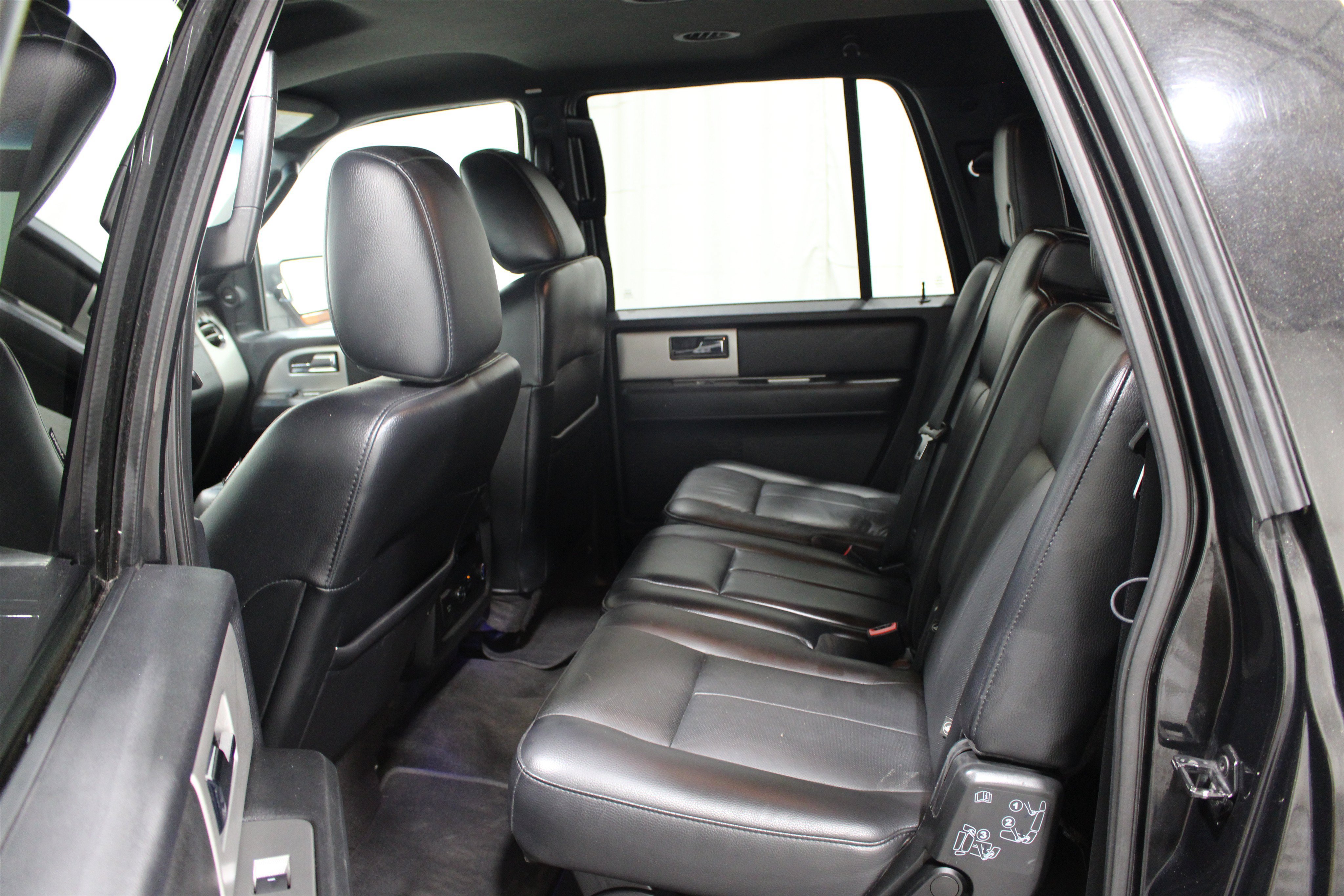 Used 2015 Ford Expedition EL XLT w/ Equipment Group 202A AWD/4WD image 19