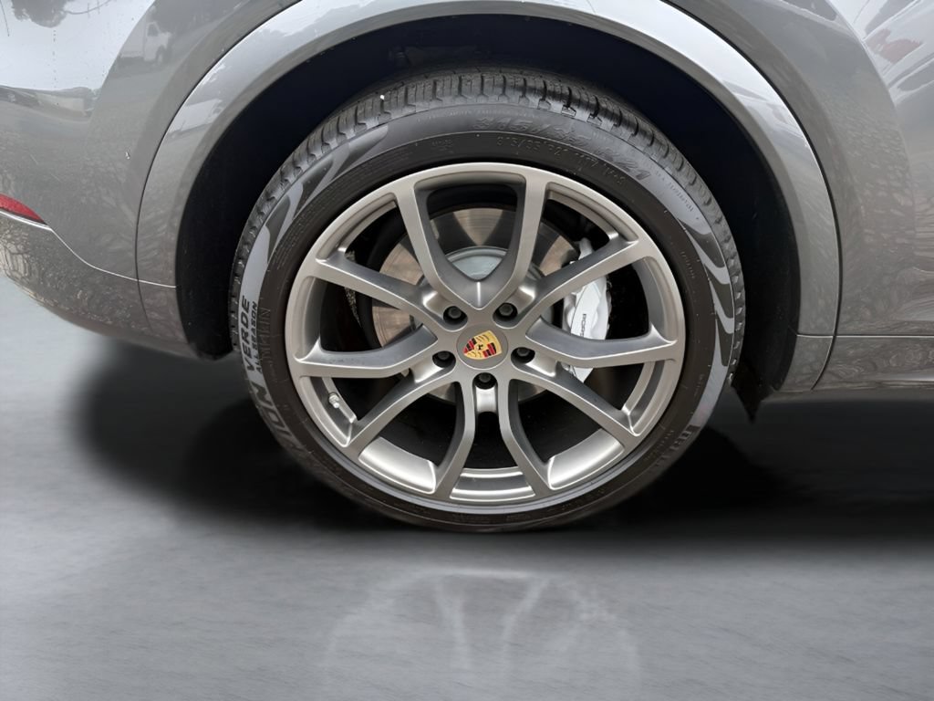 Used 2022 Porsche Cayenne Turbo AWD/4WD image 36