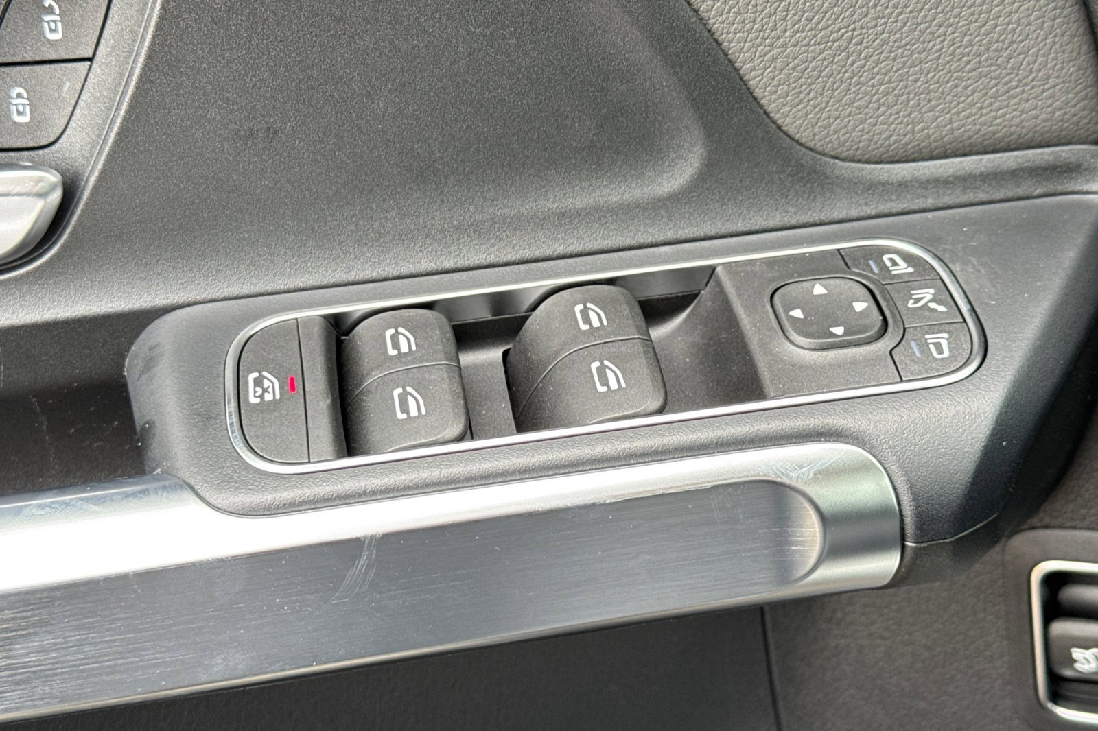 New 2025 Mercedes-Benz EQB 350 4MATIC SUV image 13