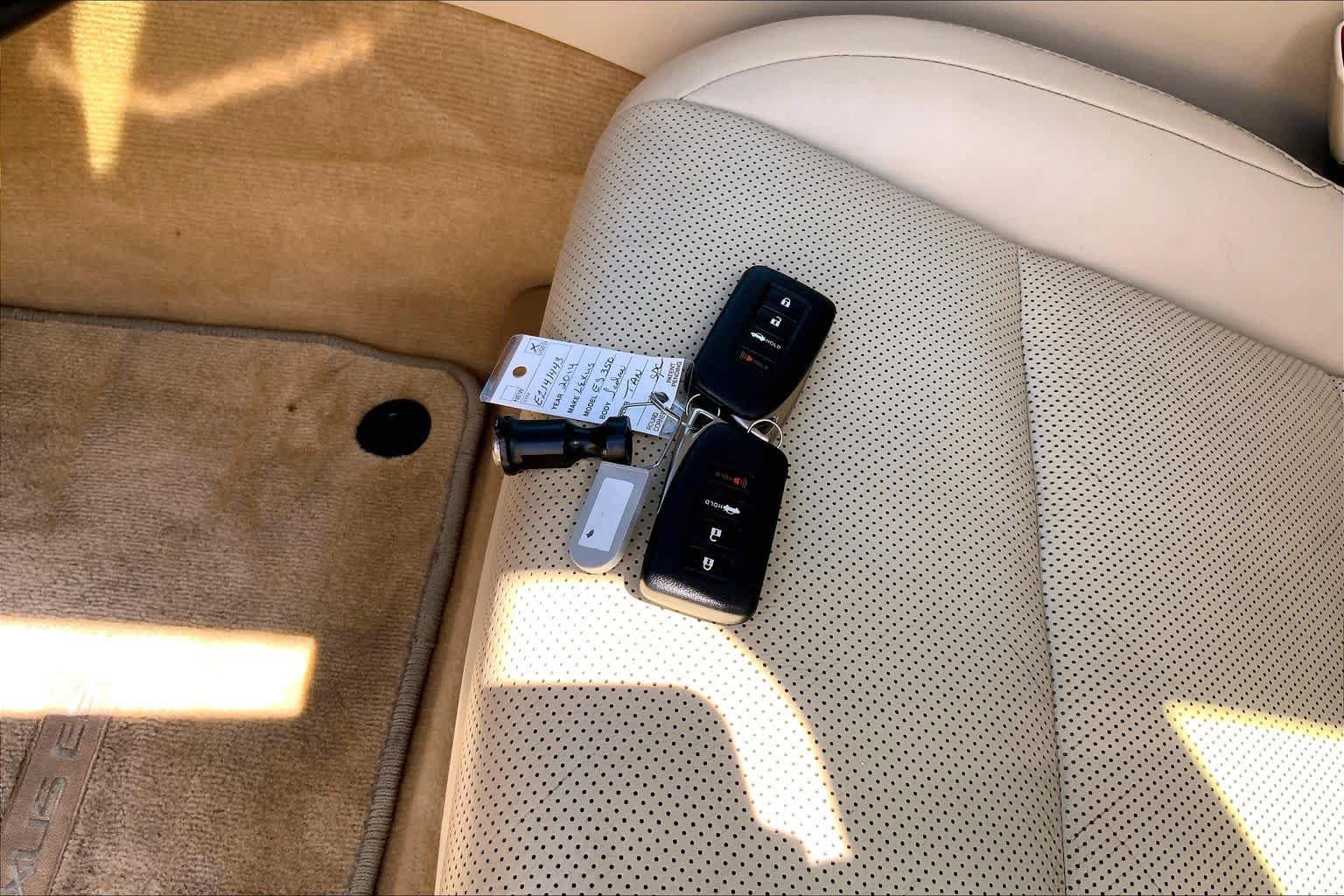 Used 2014 Lexus ES 350 w/ Luxury Package FWD image 15