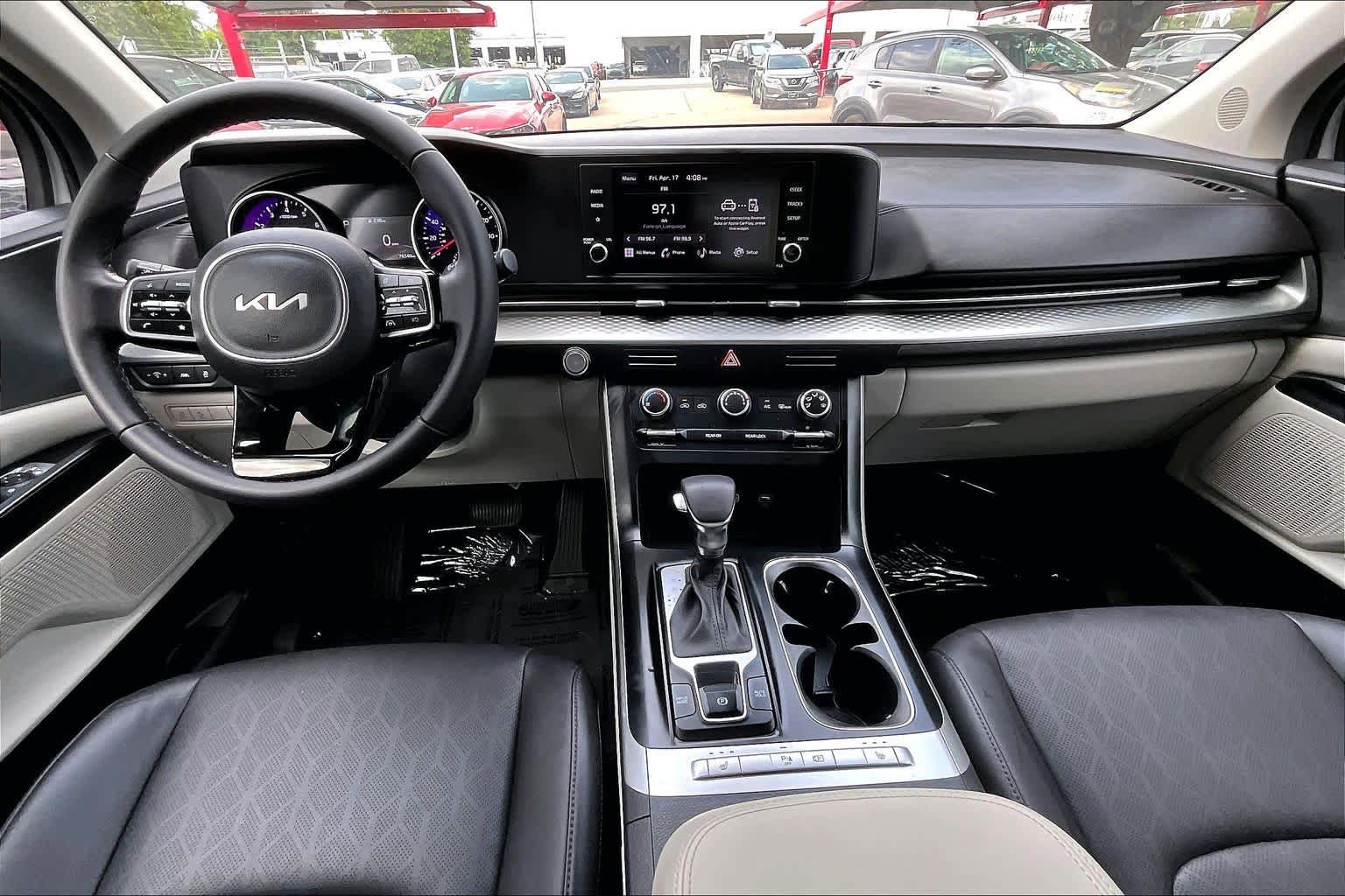 Used 2023 Kia Carnival LX FWD image 15