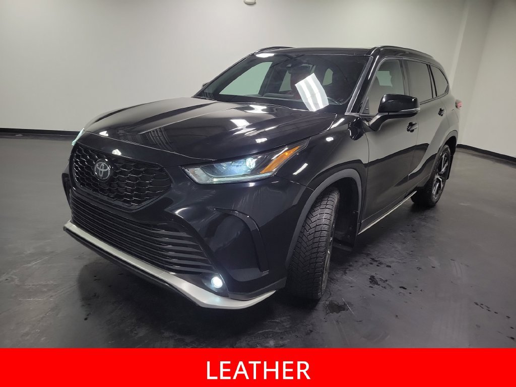 Used 2022 Toyota Highlander XSE AWD/4WD image 4