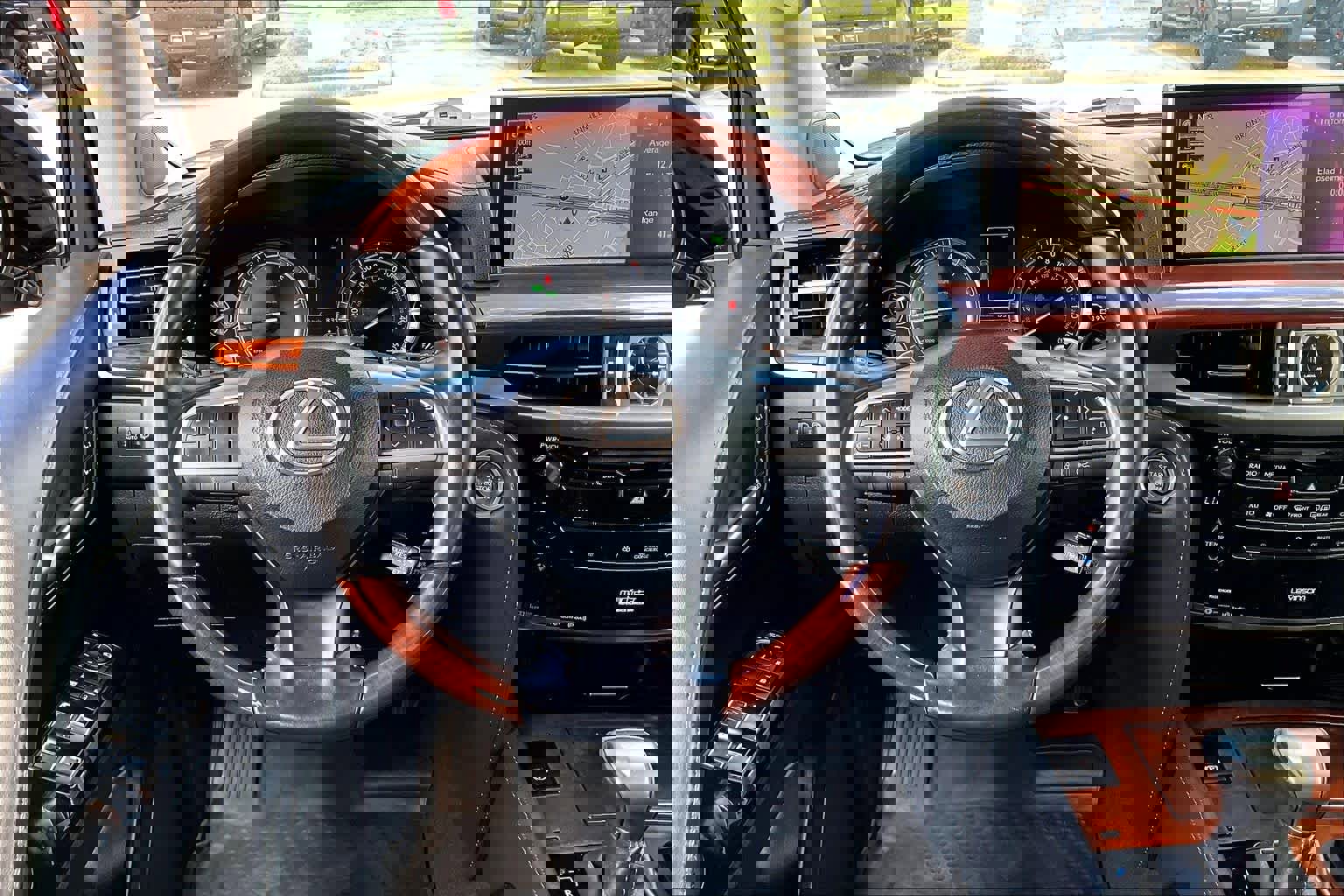 Used 2019 Lexus LX 570 4WD w/ Luxury Package image 6