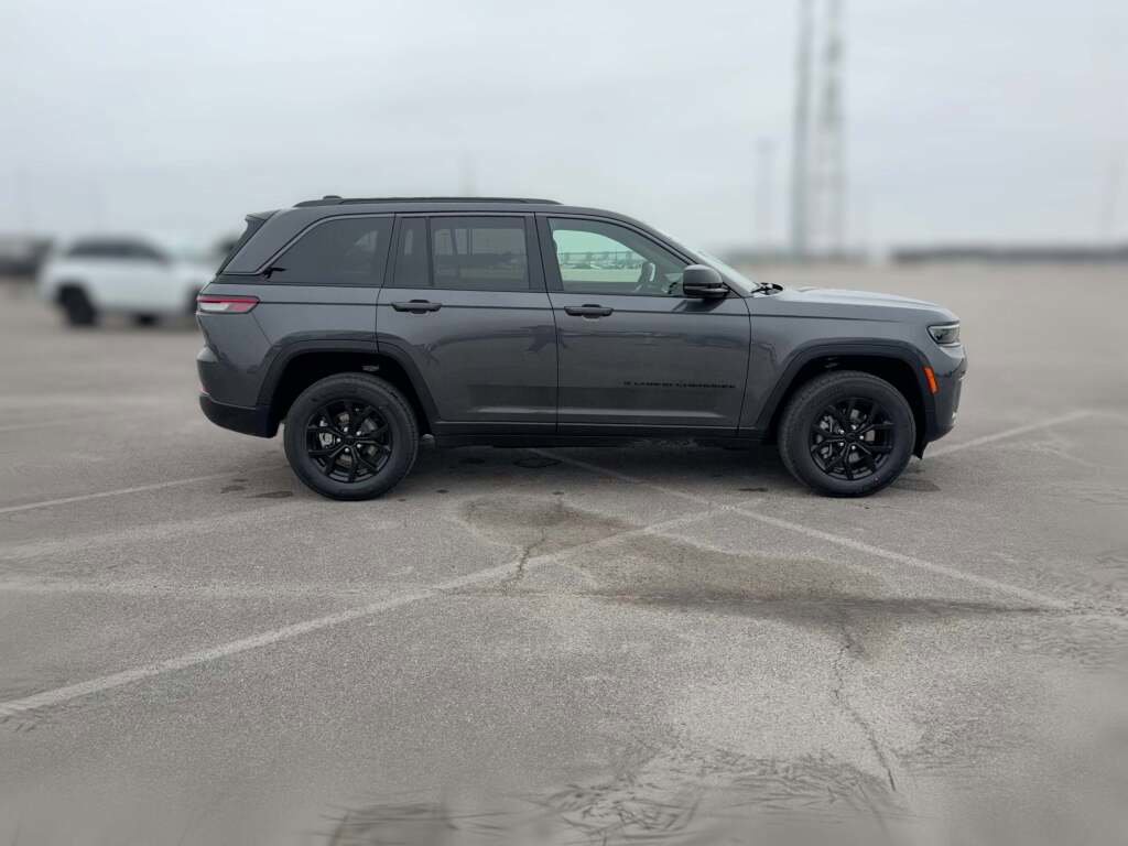 New 2026 Jeep Grand Cherokee Altitude image 14