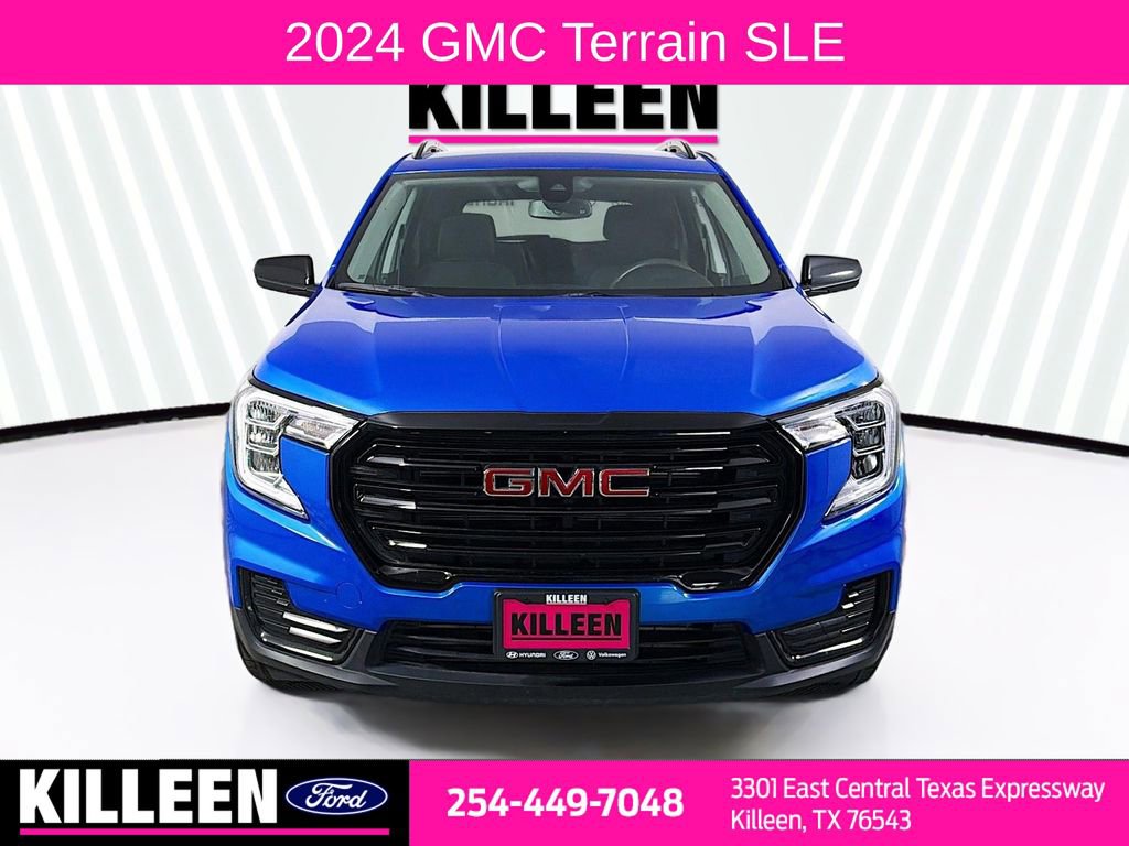 Used 2024 GMC Terrain SLE w/ Driver Convenience Package FWD image 2