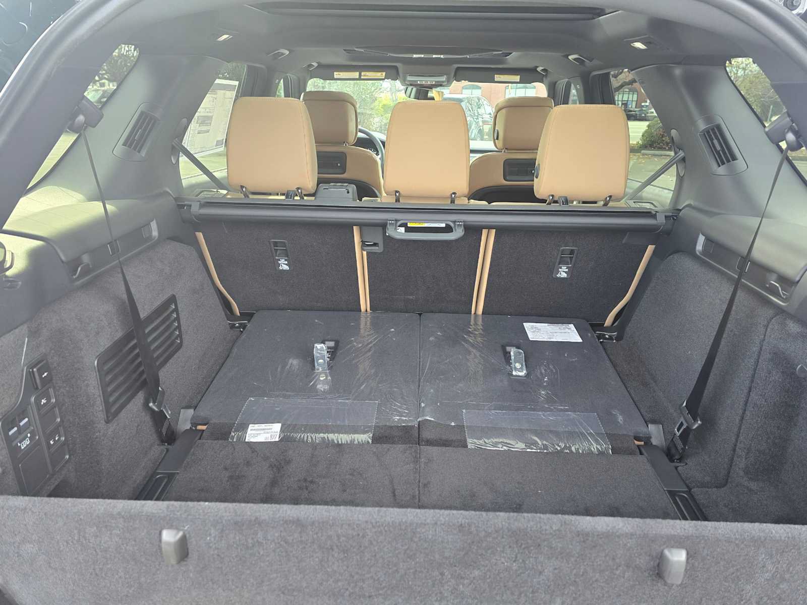 New 2026 Land Rover Discovery Limited Edition AWD/4WD image 18