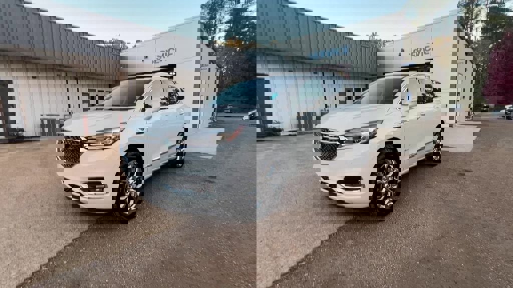 Used 2021 Buick Enclave Avenir w/ Avenir Technology Package image 2