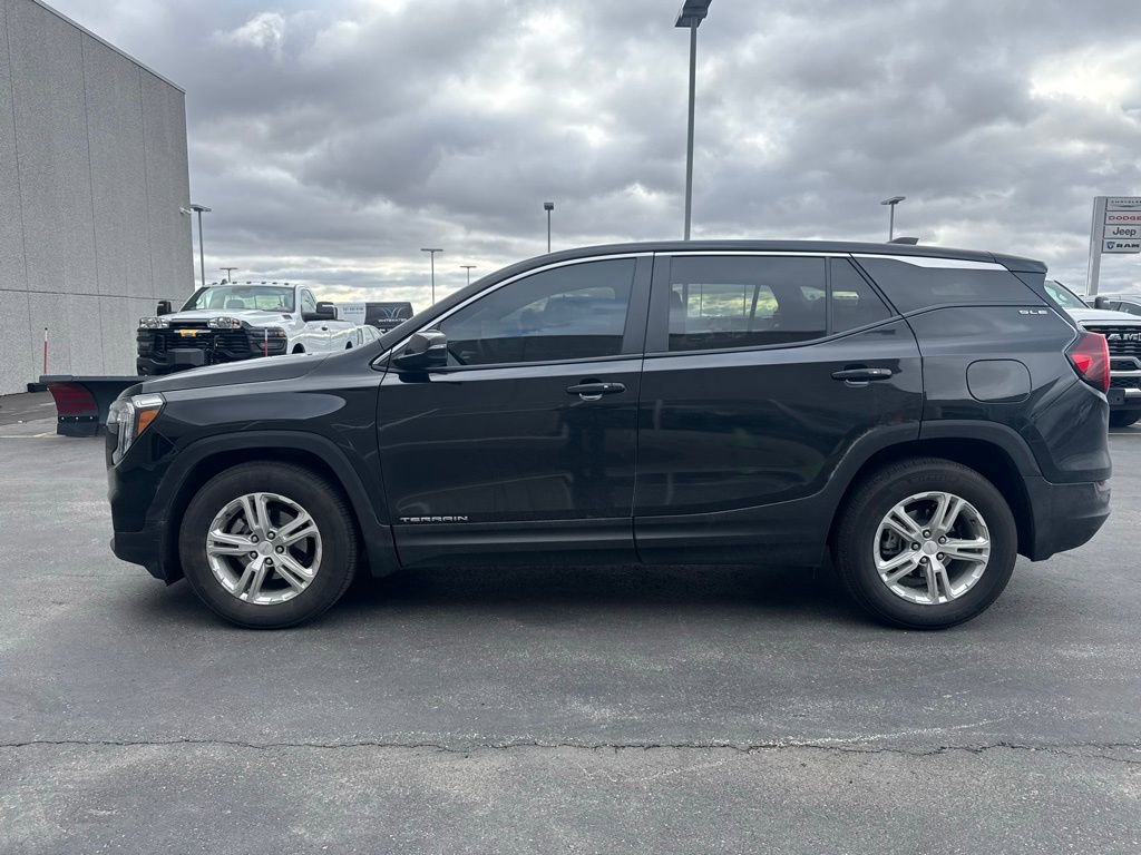 Used 2024 GMC Terrain SLE image 11