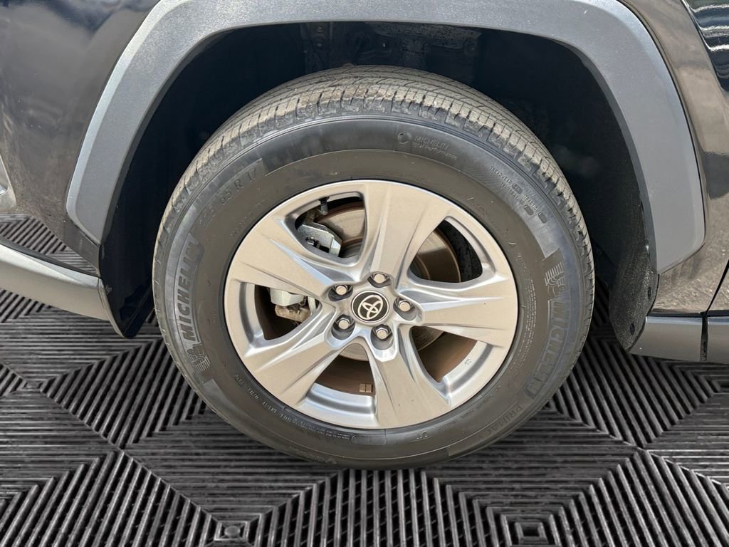 Used 2025 Toyota RAV4 LE AWD/4WD image 14