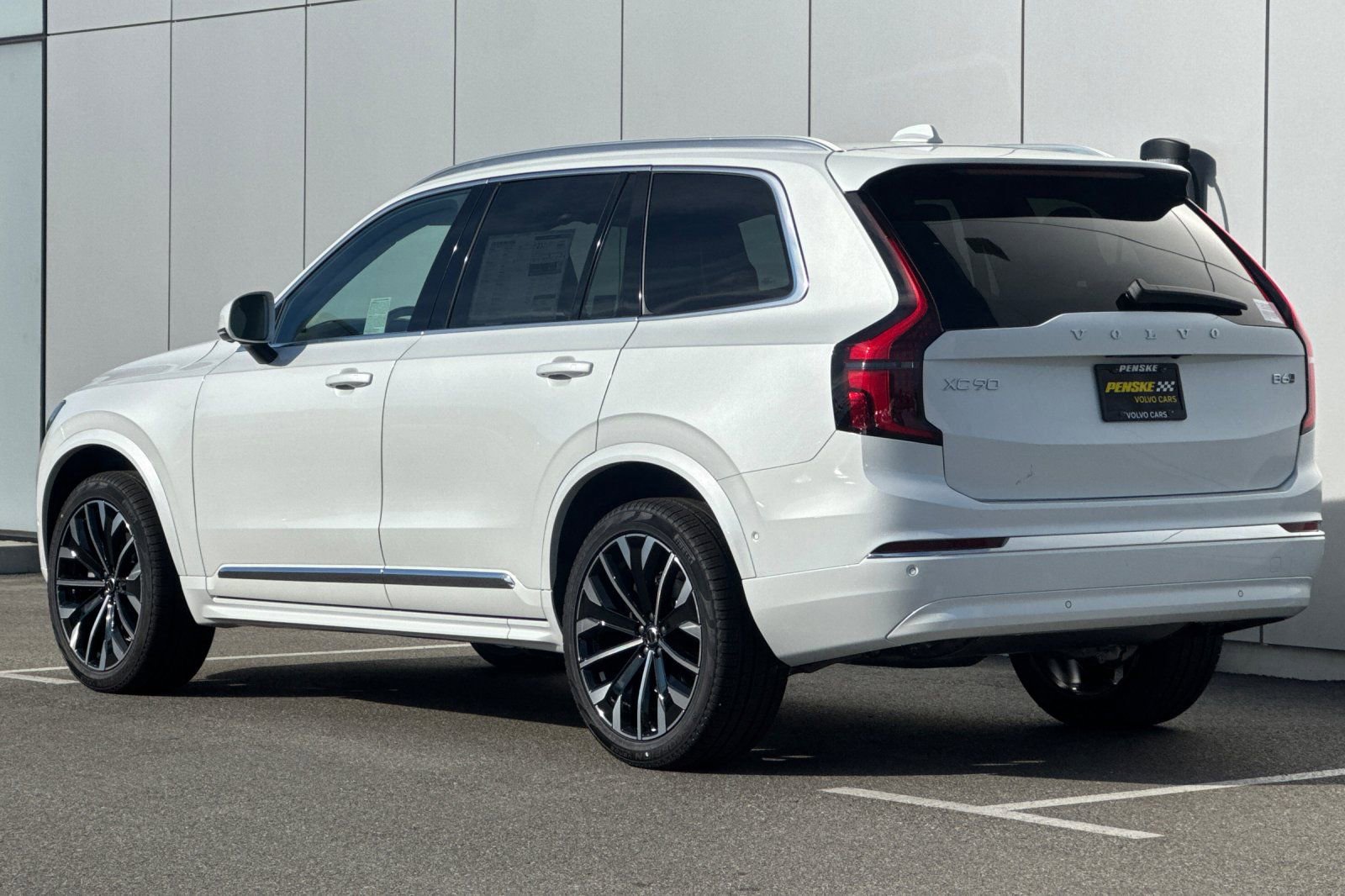 New 2026 Volvo XC90 B6 Ultra w/ Protection Package AWD/4WD image 3